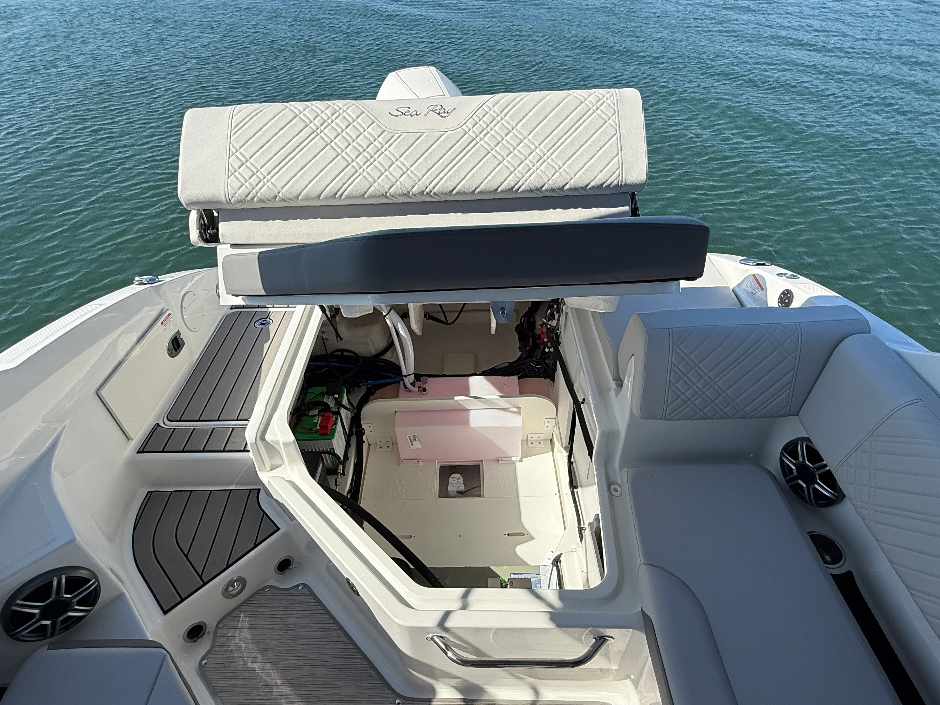 2026 Sea Ray SDX 250 Outboard Image Thumbnail #9