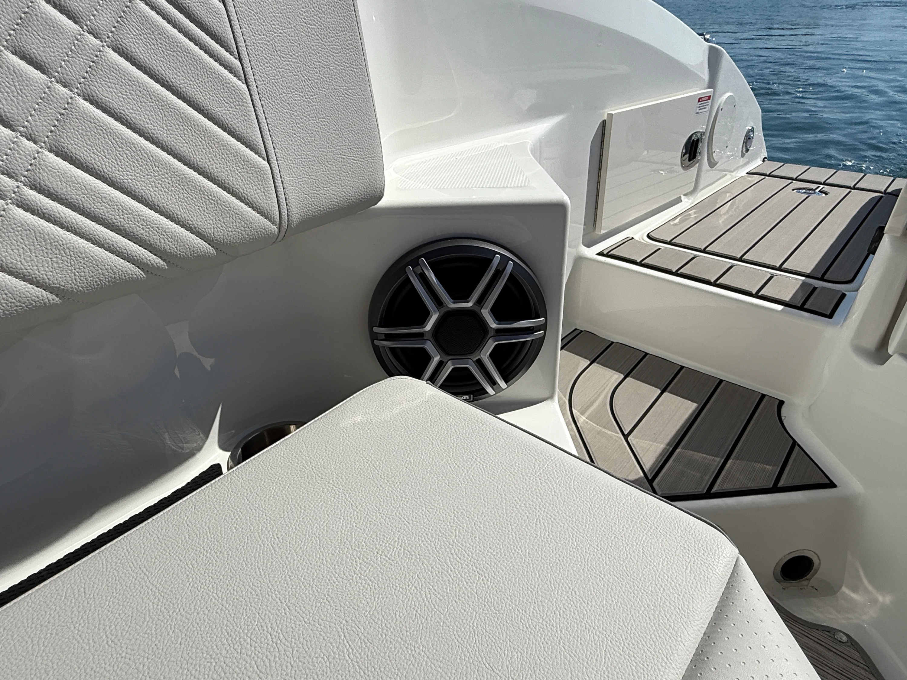 2026 Sea Ray SDX 250 Outboard Image Thumbnail #14