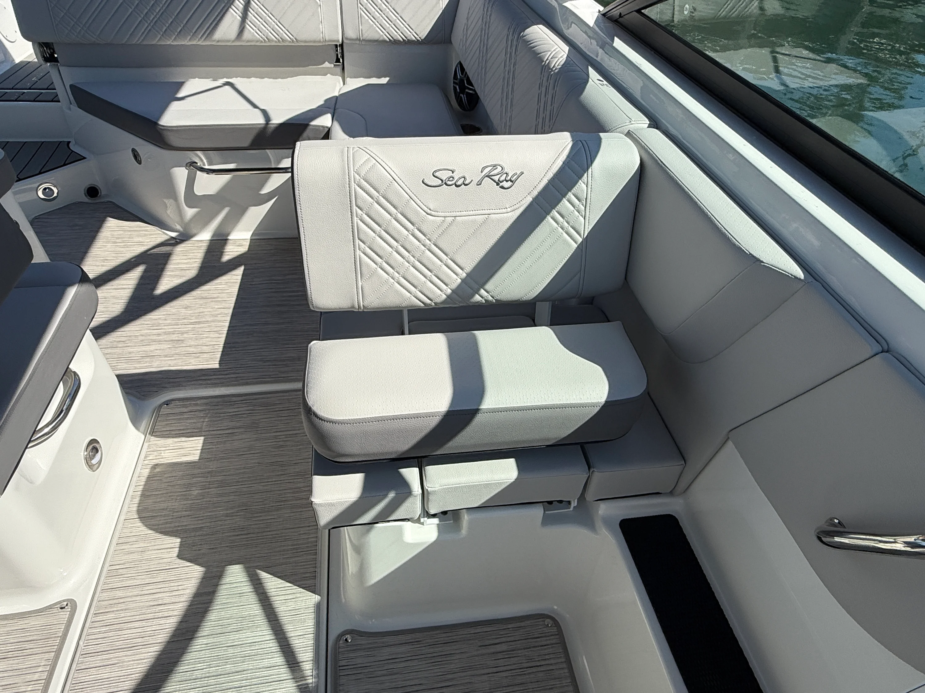 2026 Sea Ray SDX 250 Outboard Image Thumbnail #17