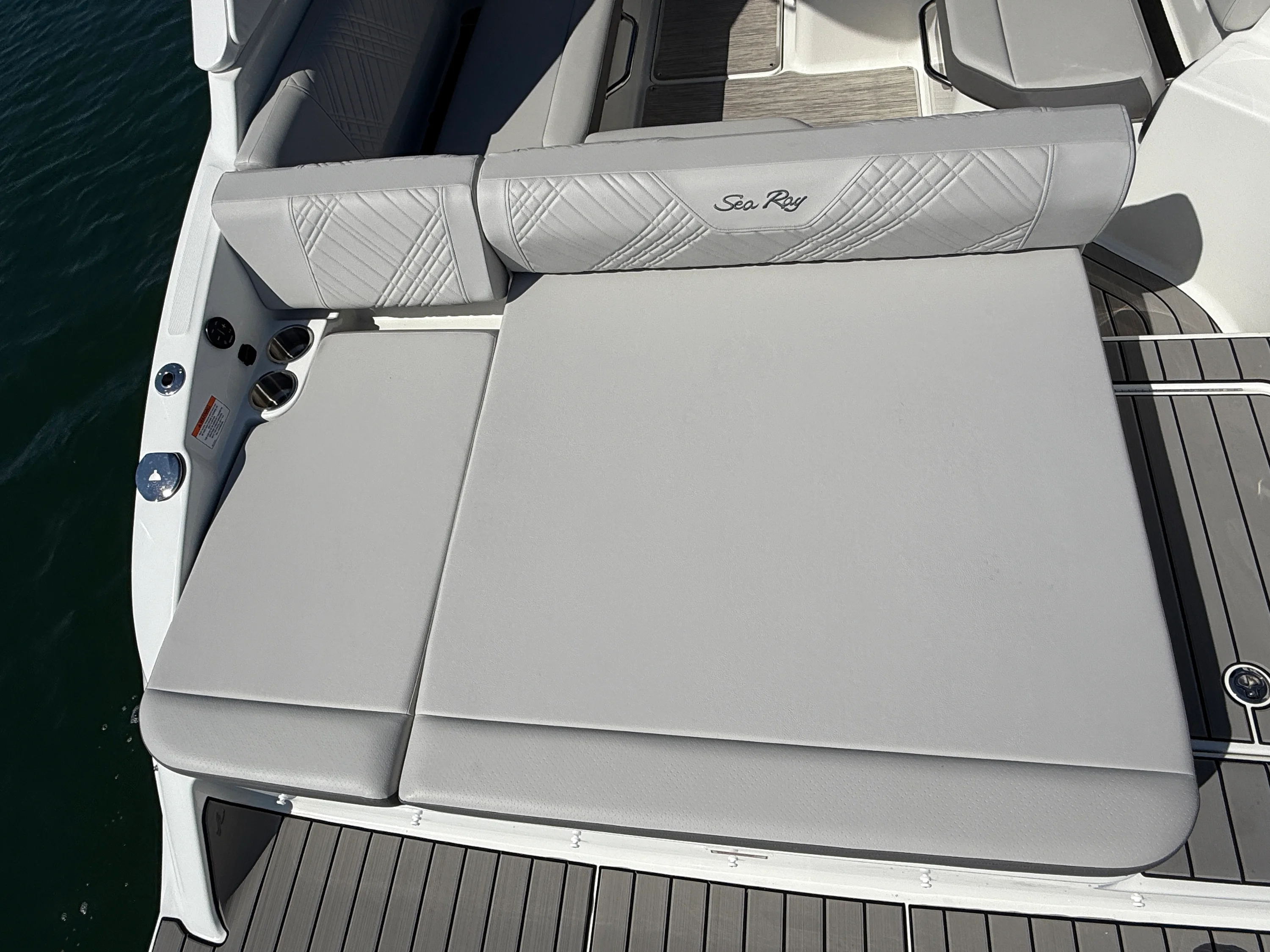 2026 Sea Ray SDX 250 Outboard Image Thumbnail #7