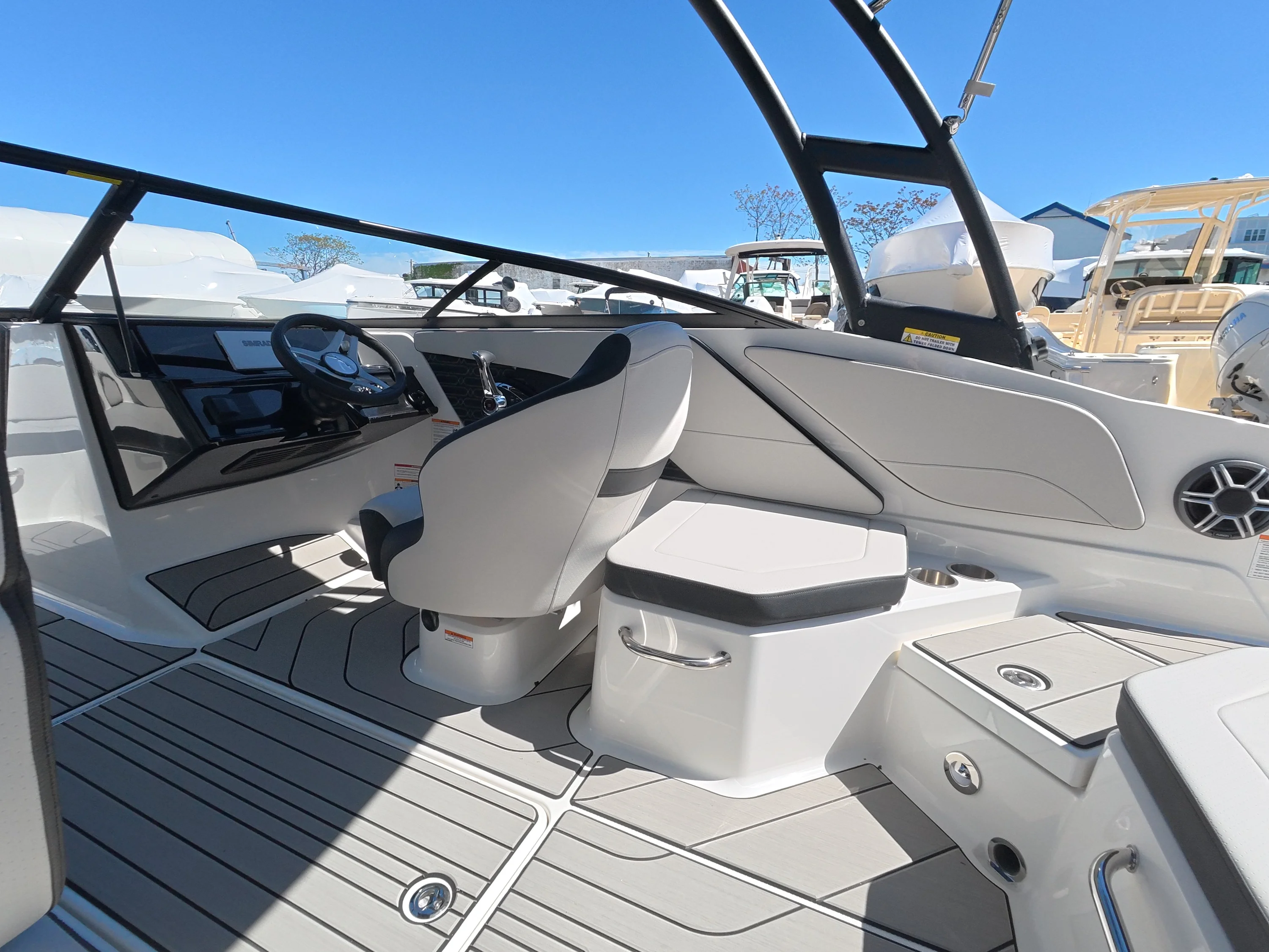 2026 Sea Ray SPX 210 Outboard Image Thumbnail #17