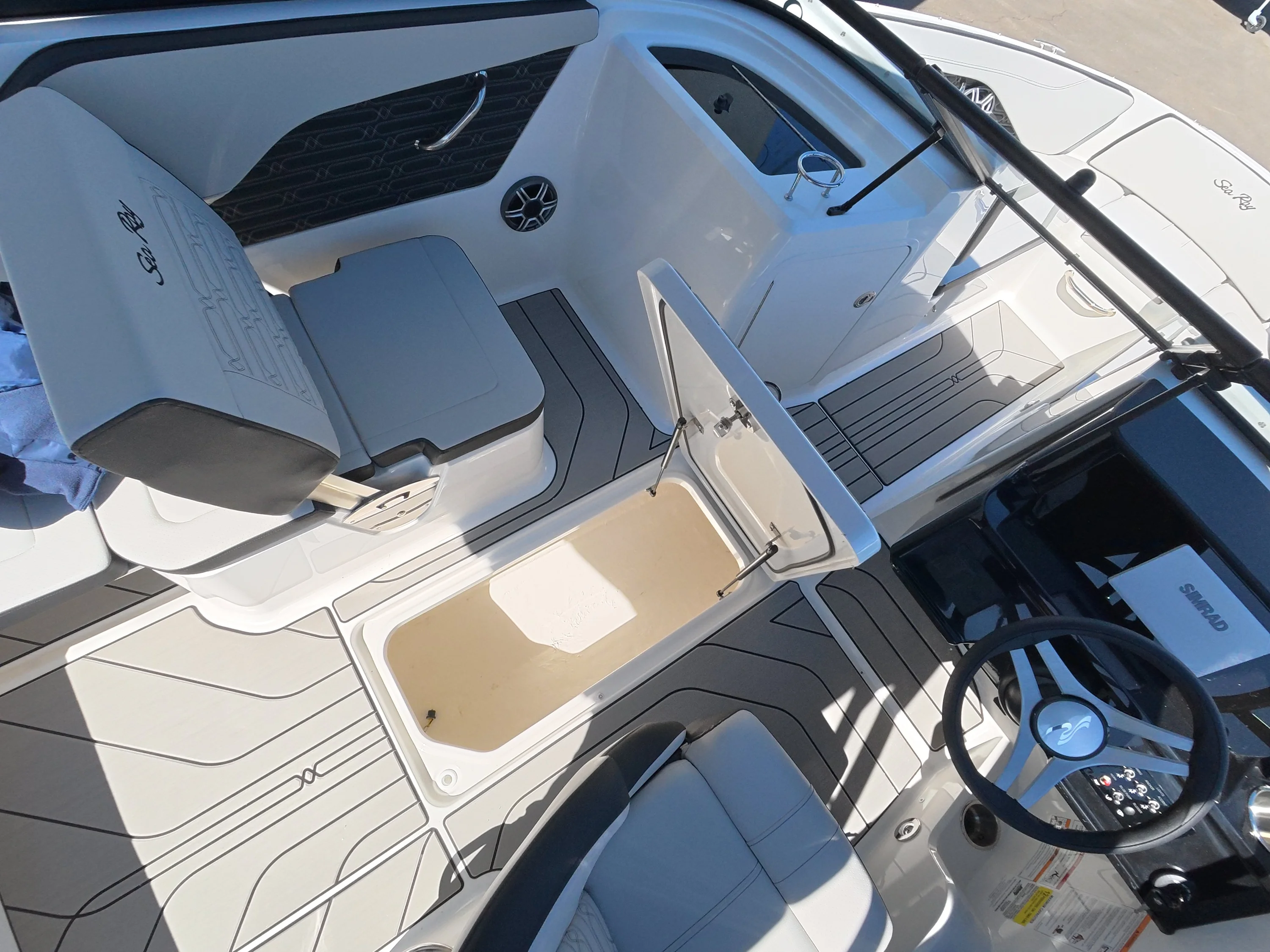 2026 Sea Ray SPX 210 Outboard Image Thumbnail #31