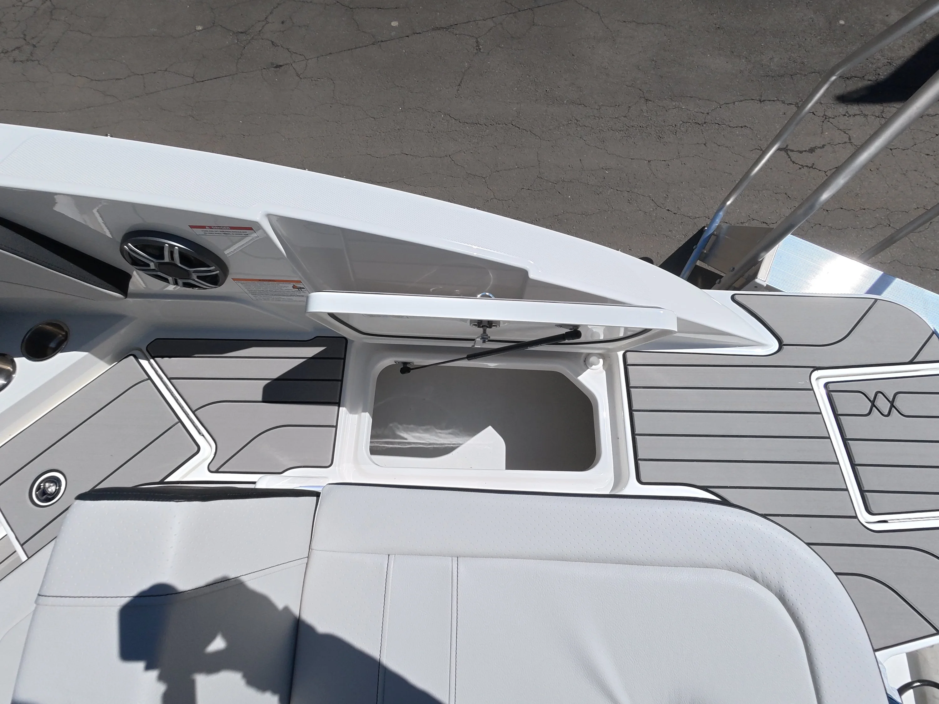 2026 Sea Ray SPX 210 Outboard Image Thumbnail #11