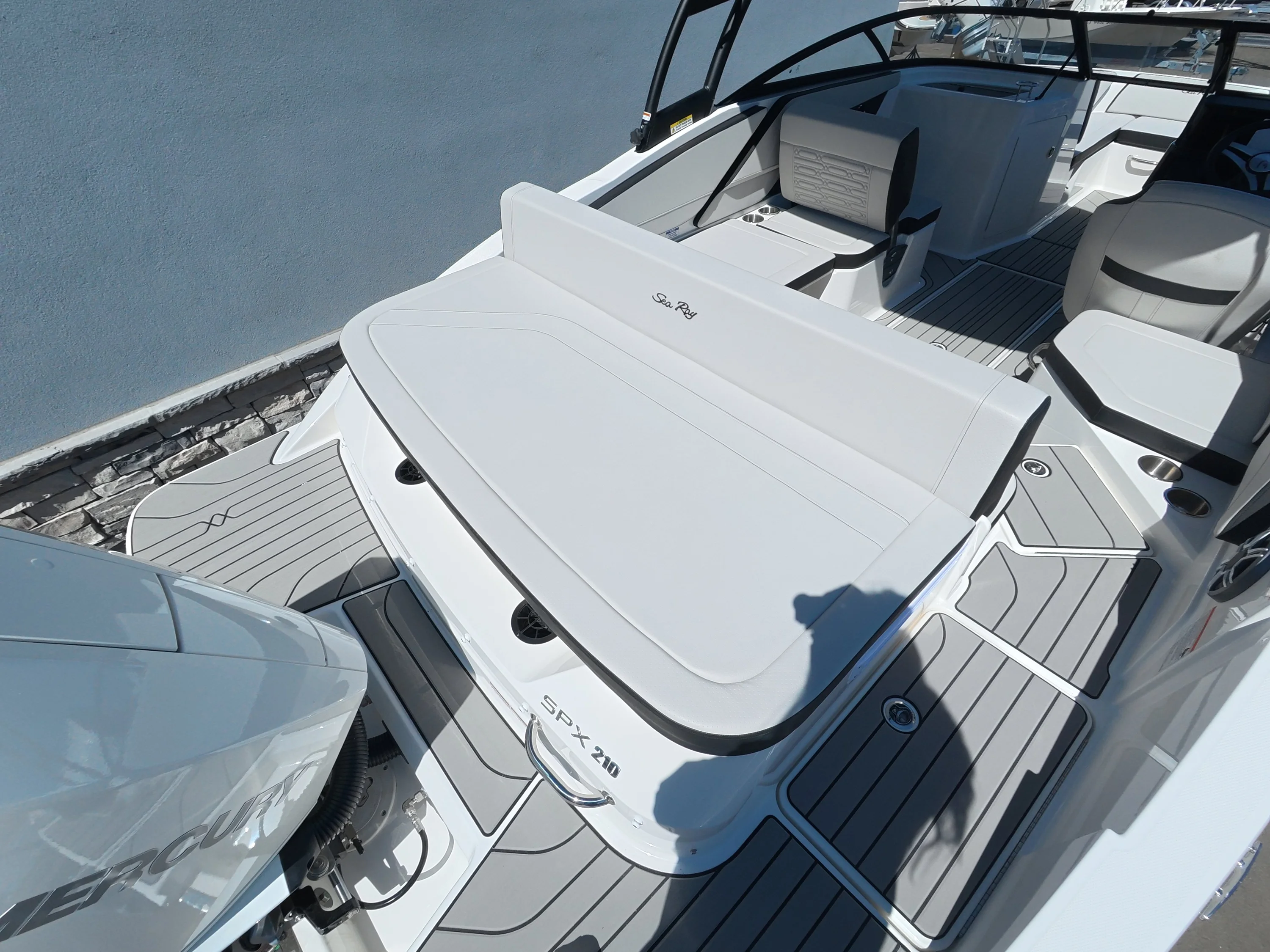 2026 Sea Ray SPX 210 Outboard Image Thumbnail #6