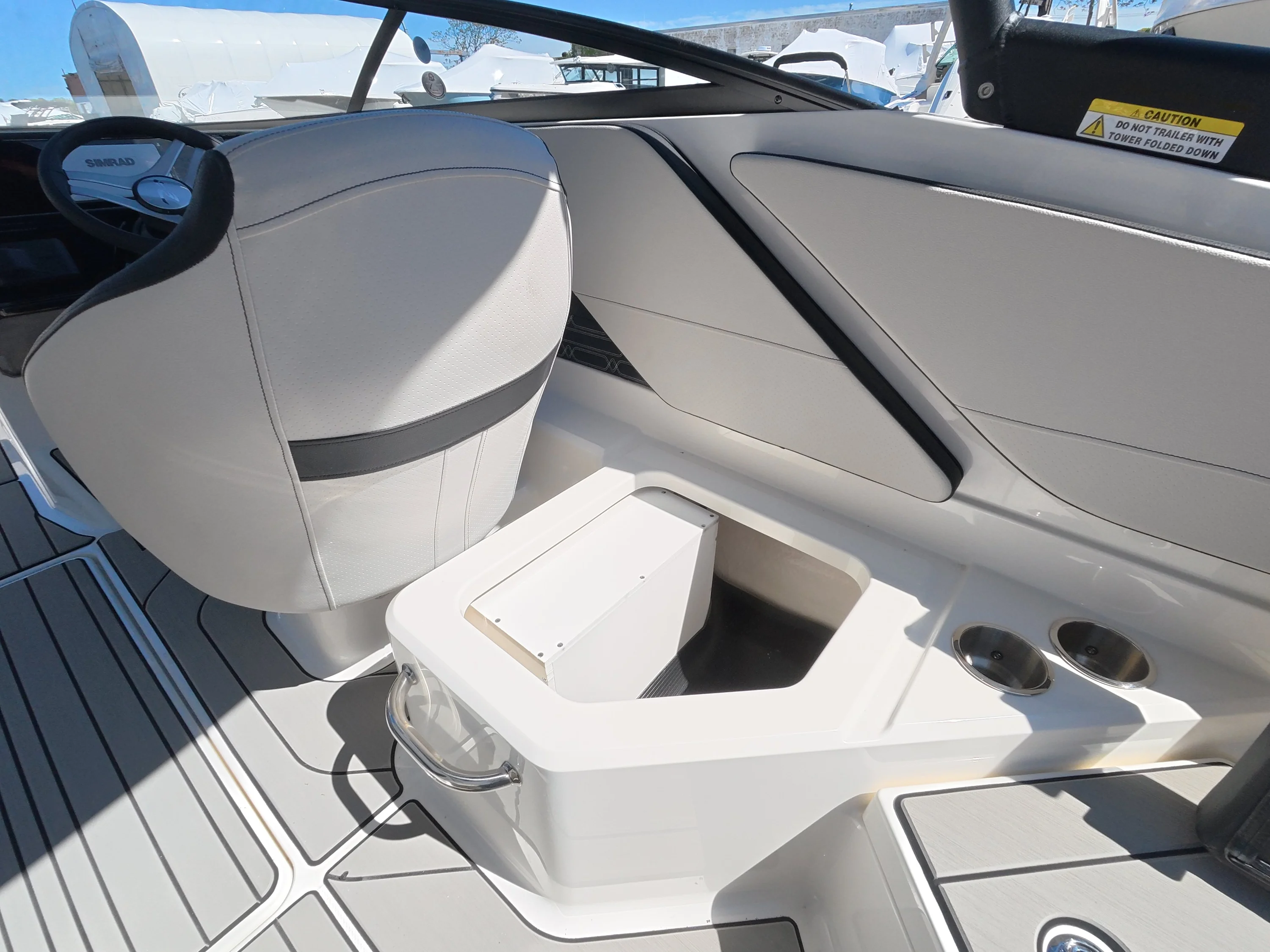 2026 Sea Ray SPX 210 Outboard Image Thumbnail #19