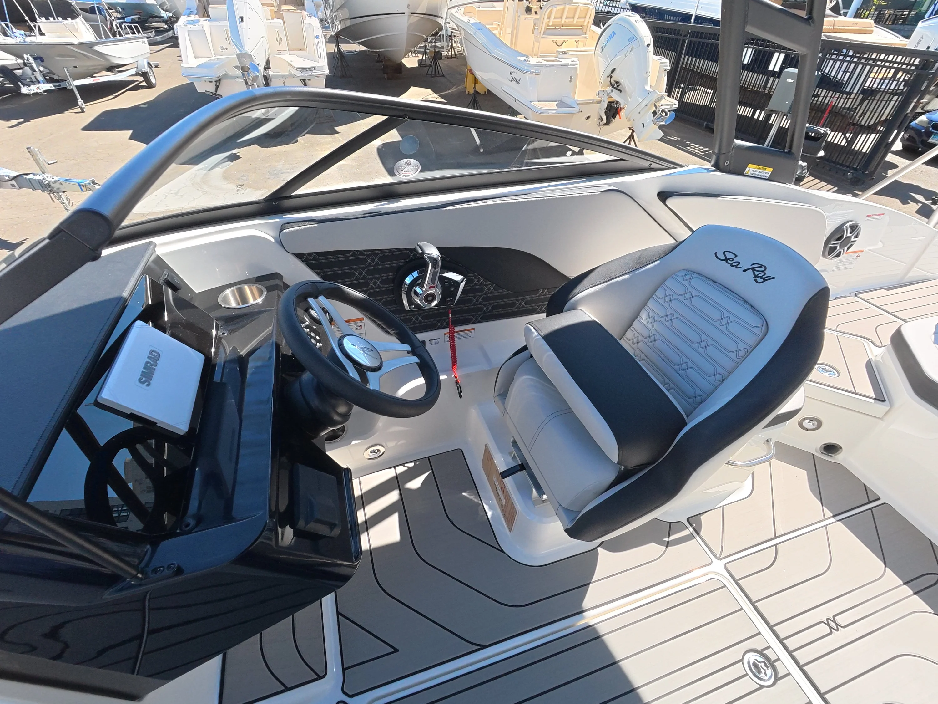 2026 Sea Ray SPX 210 Outboard Image Thumbnail #28