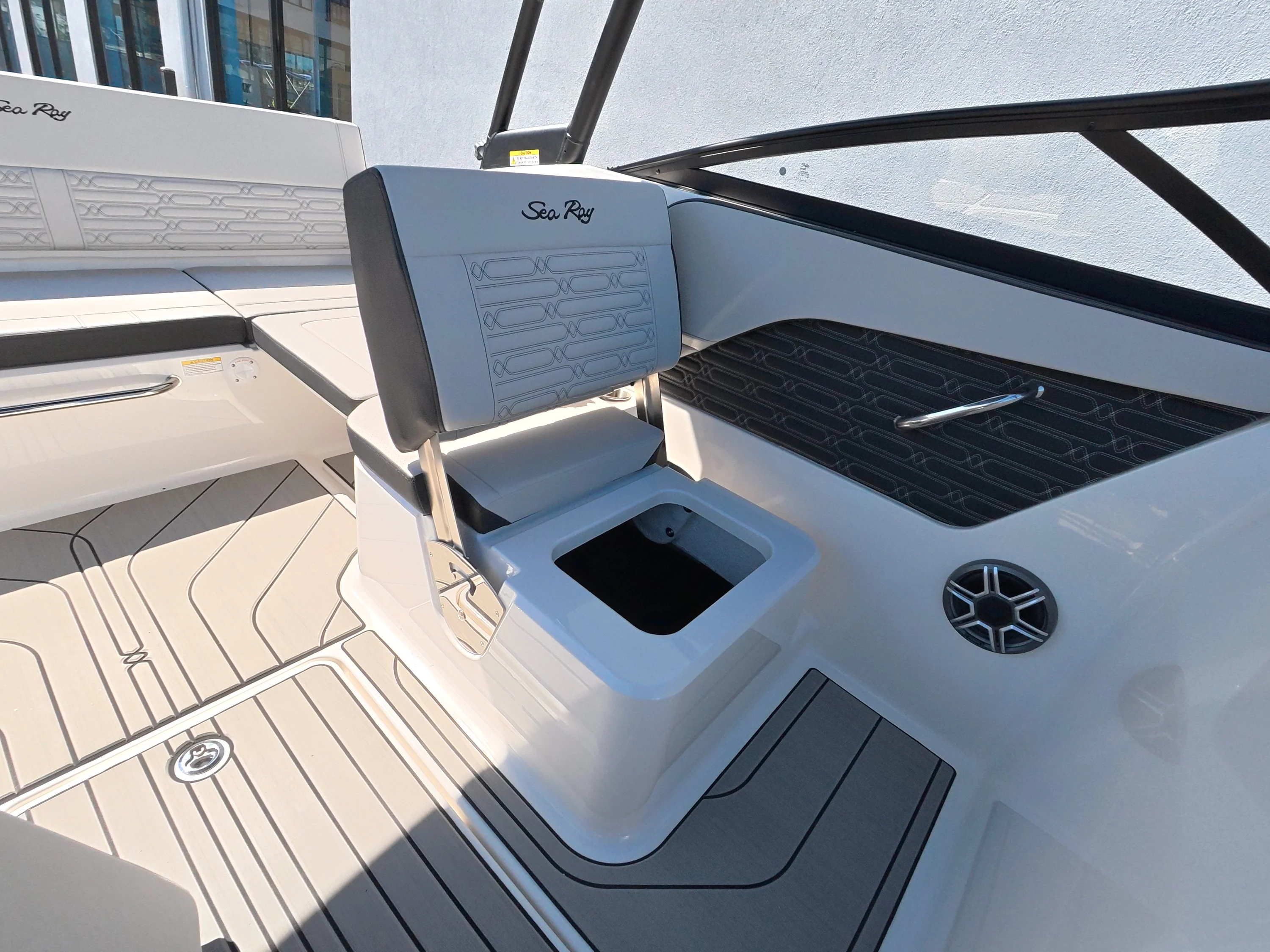 2026 Sea Ray SPX 210 Outboard Image Thumbnail #21
