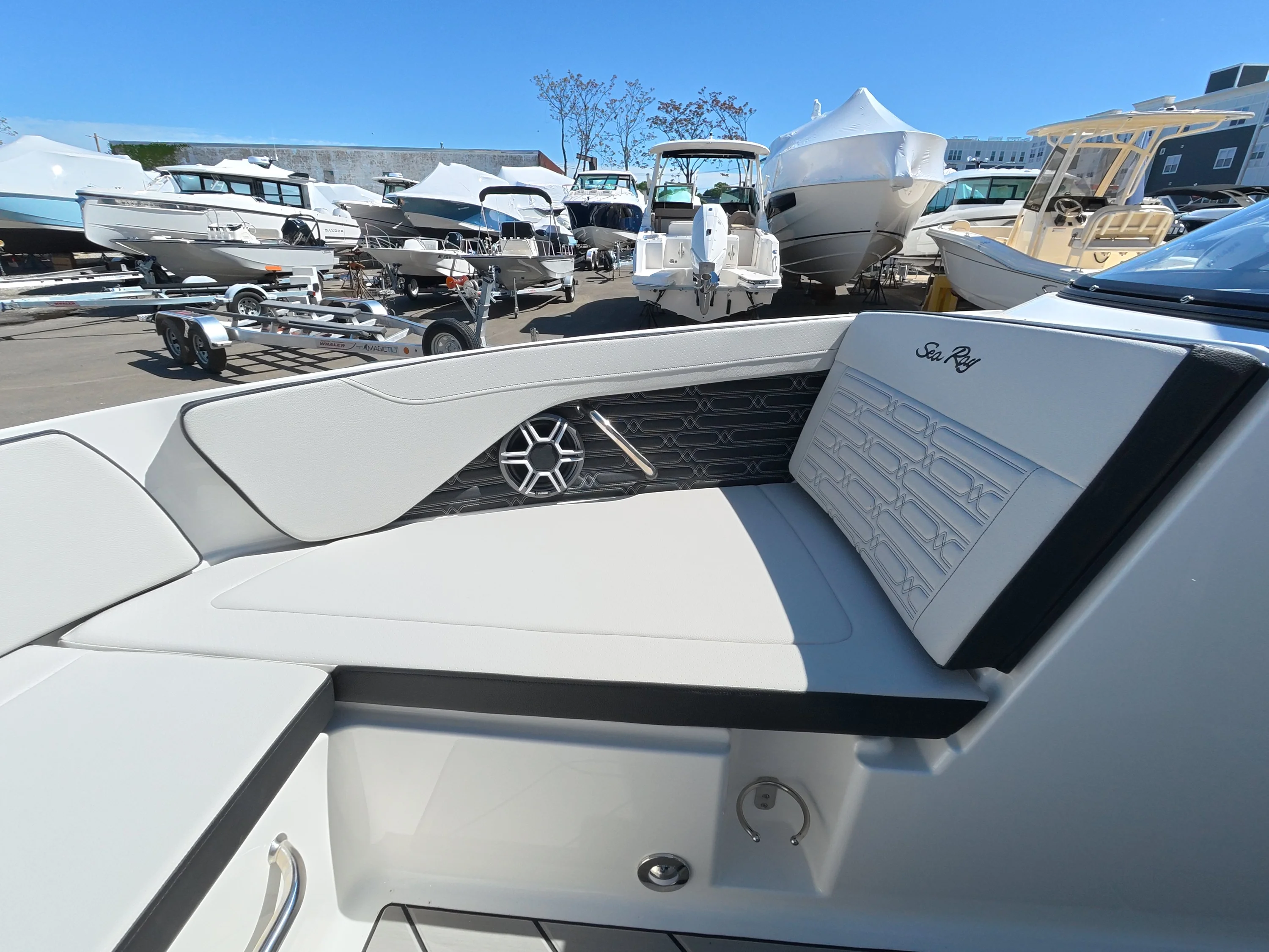 2026 Sea Ray SPX 210 Outboard Image Thumbnail #37