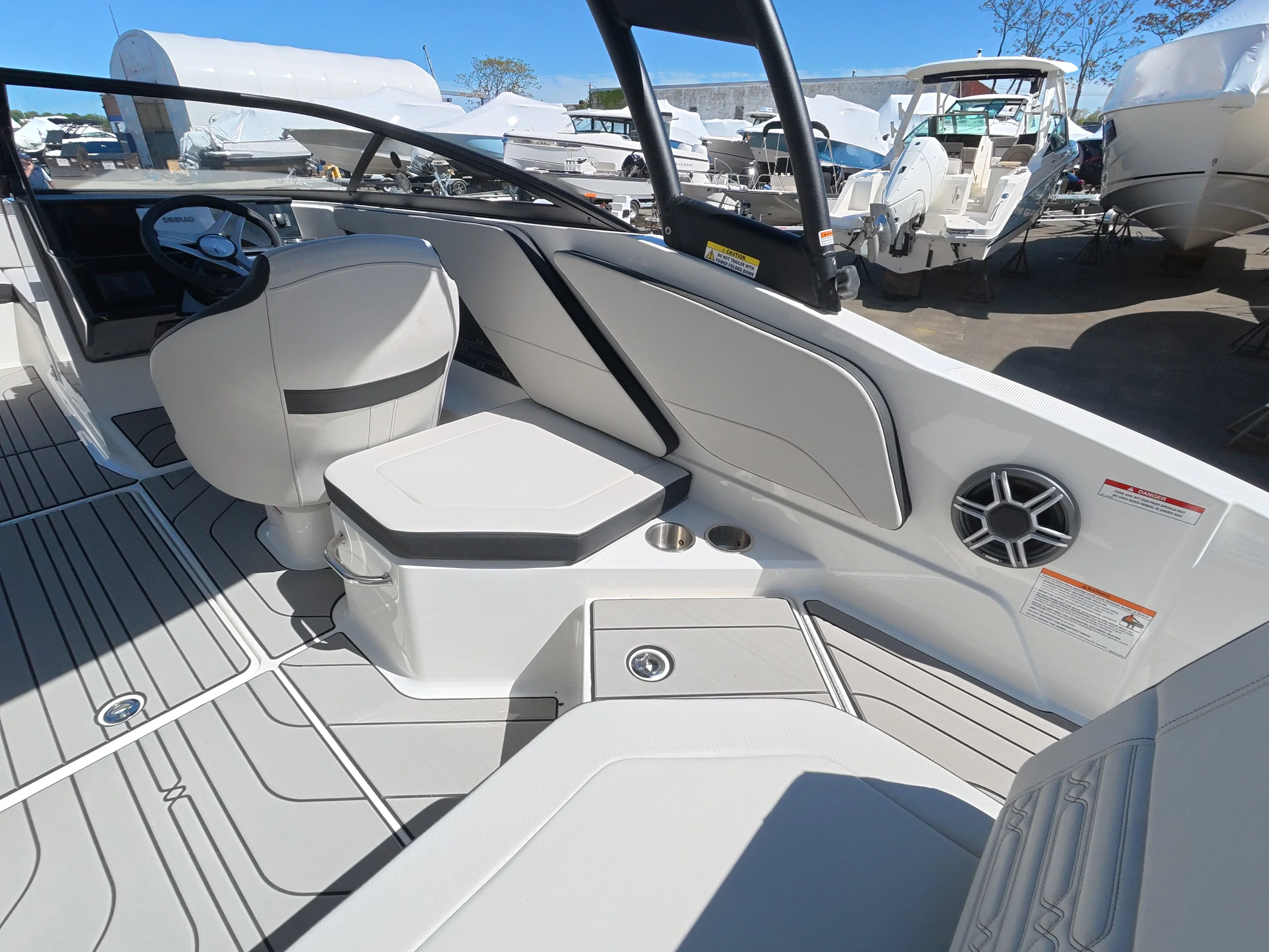 2026 Sea Ray SPX 210 Outboard Image Thumbnail #9