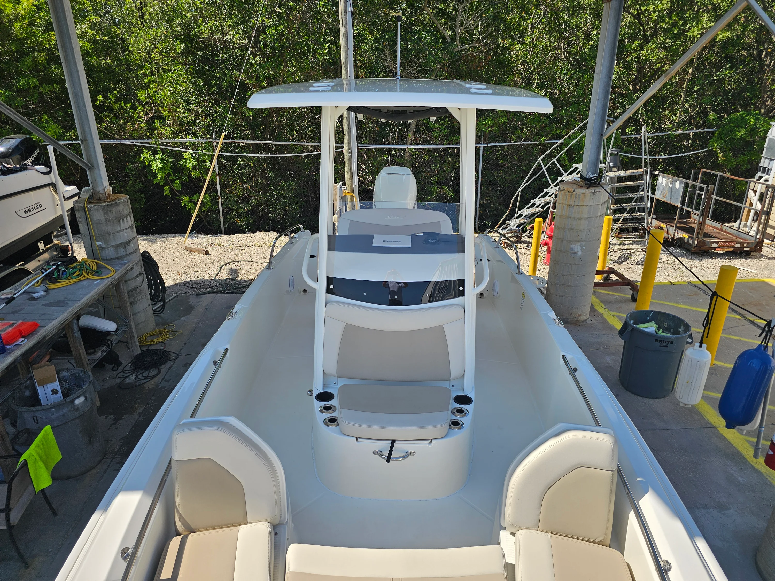 2017 Boston Whaler 240 DAUNTLESS Image Thumbnail #31
