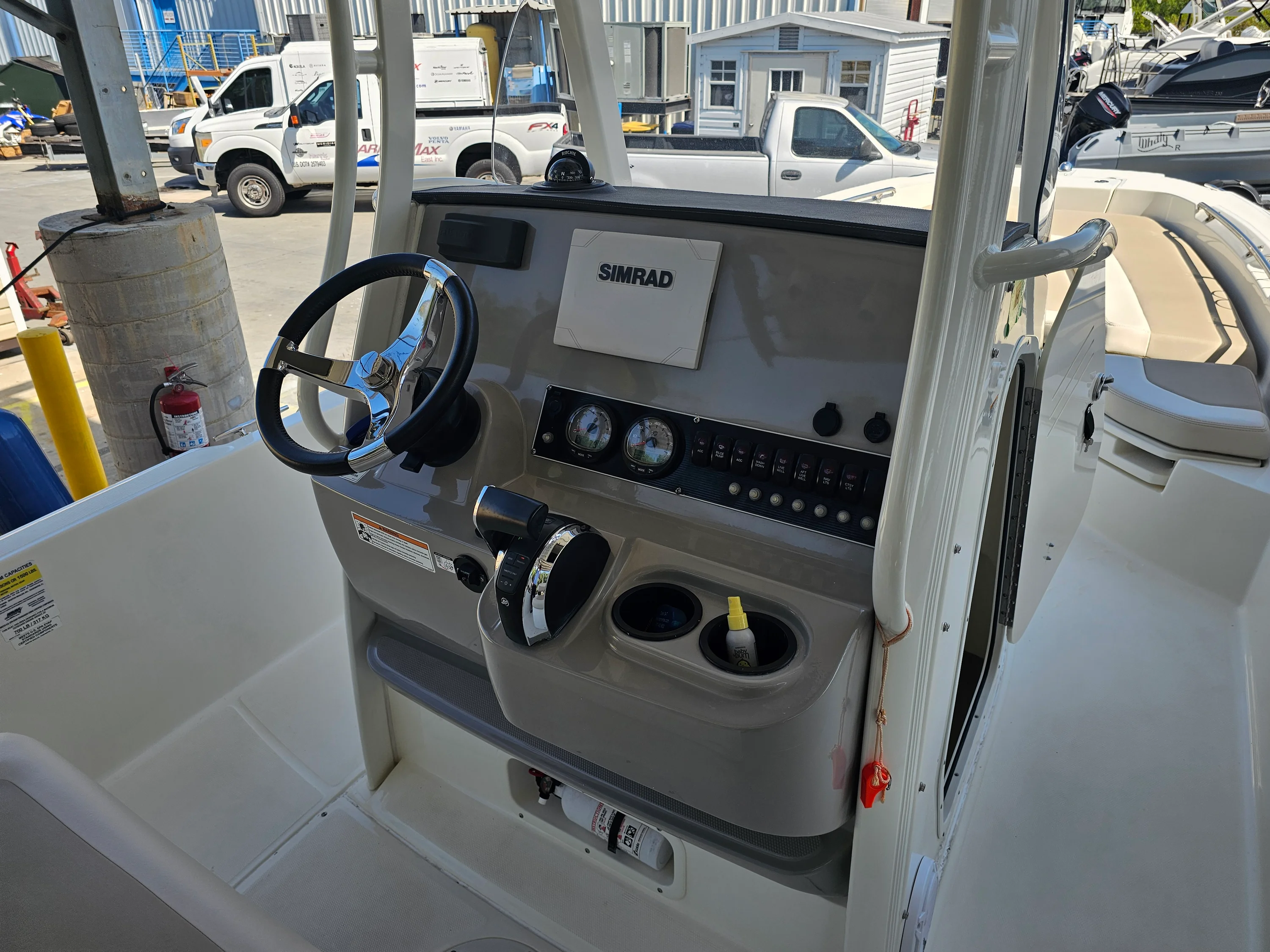 2017 Boston Whaler 240 DAUNTLESS Image Thumbnail #14