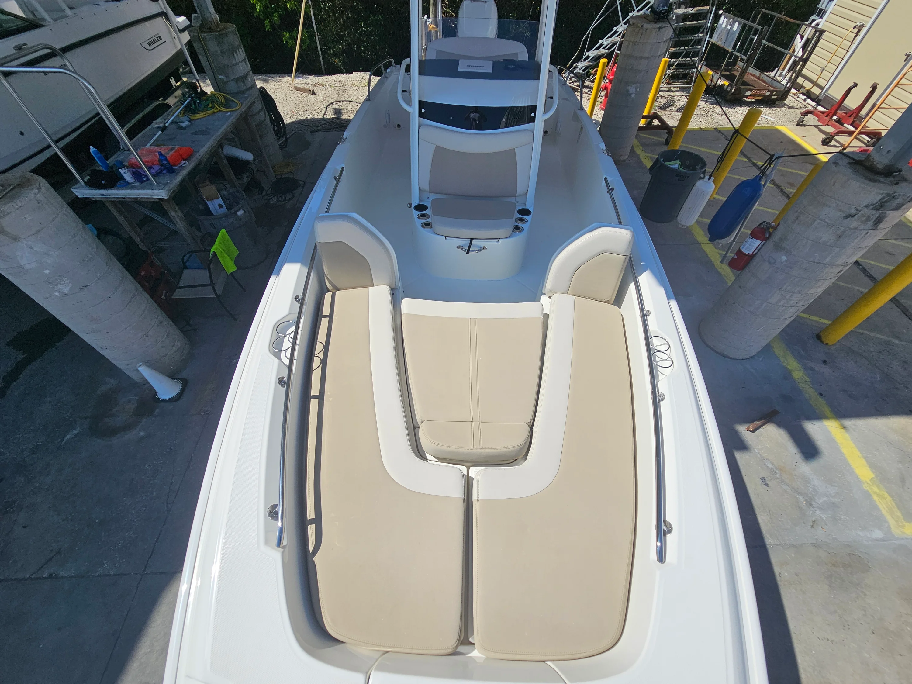 2017 Boston Whaler 240 DAUNTLESS Image Thumbnail #32