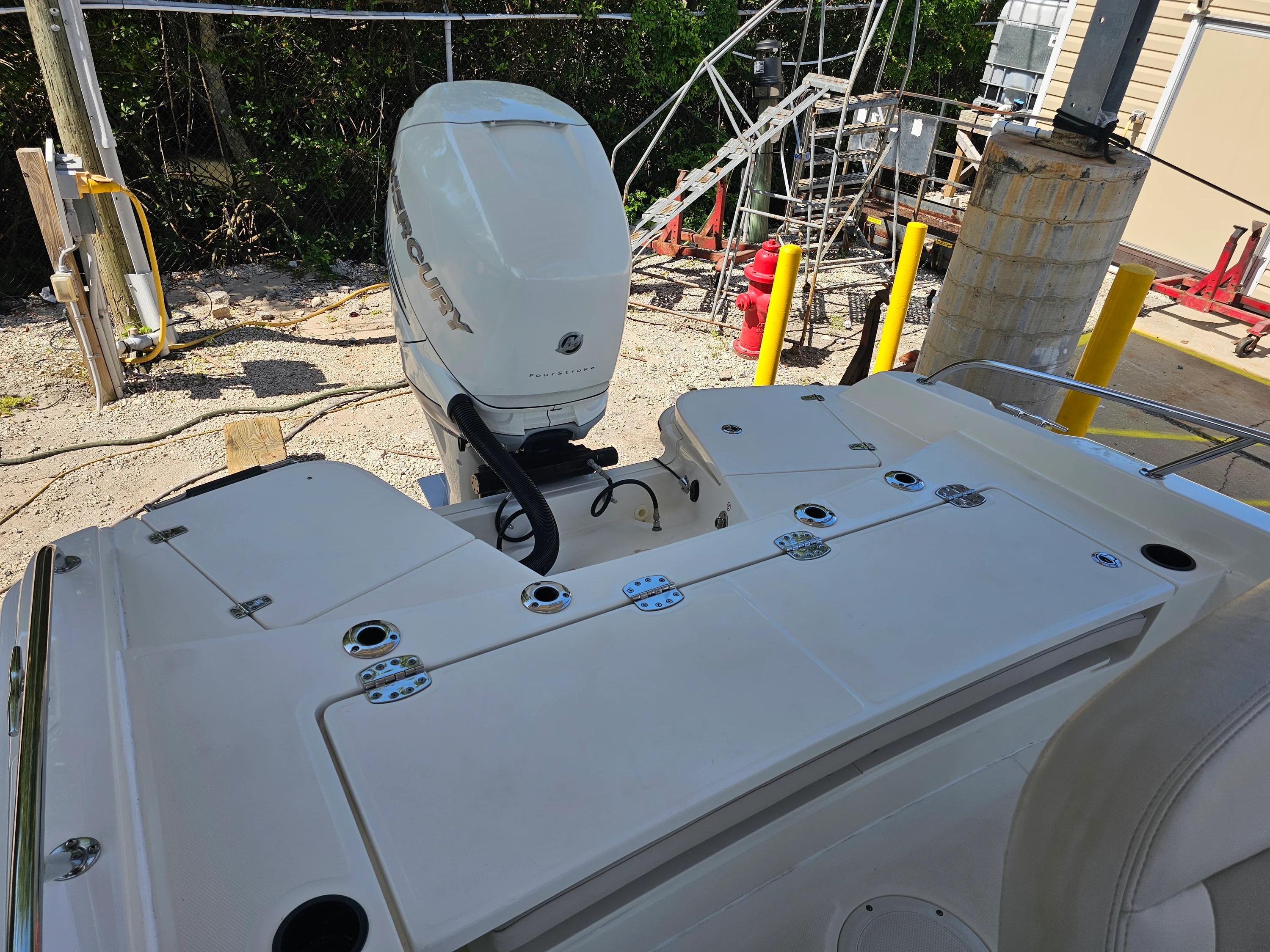 2017 Boston Whaler 240 DAUNTLESS Image Thumbnail #12