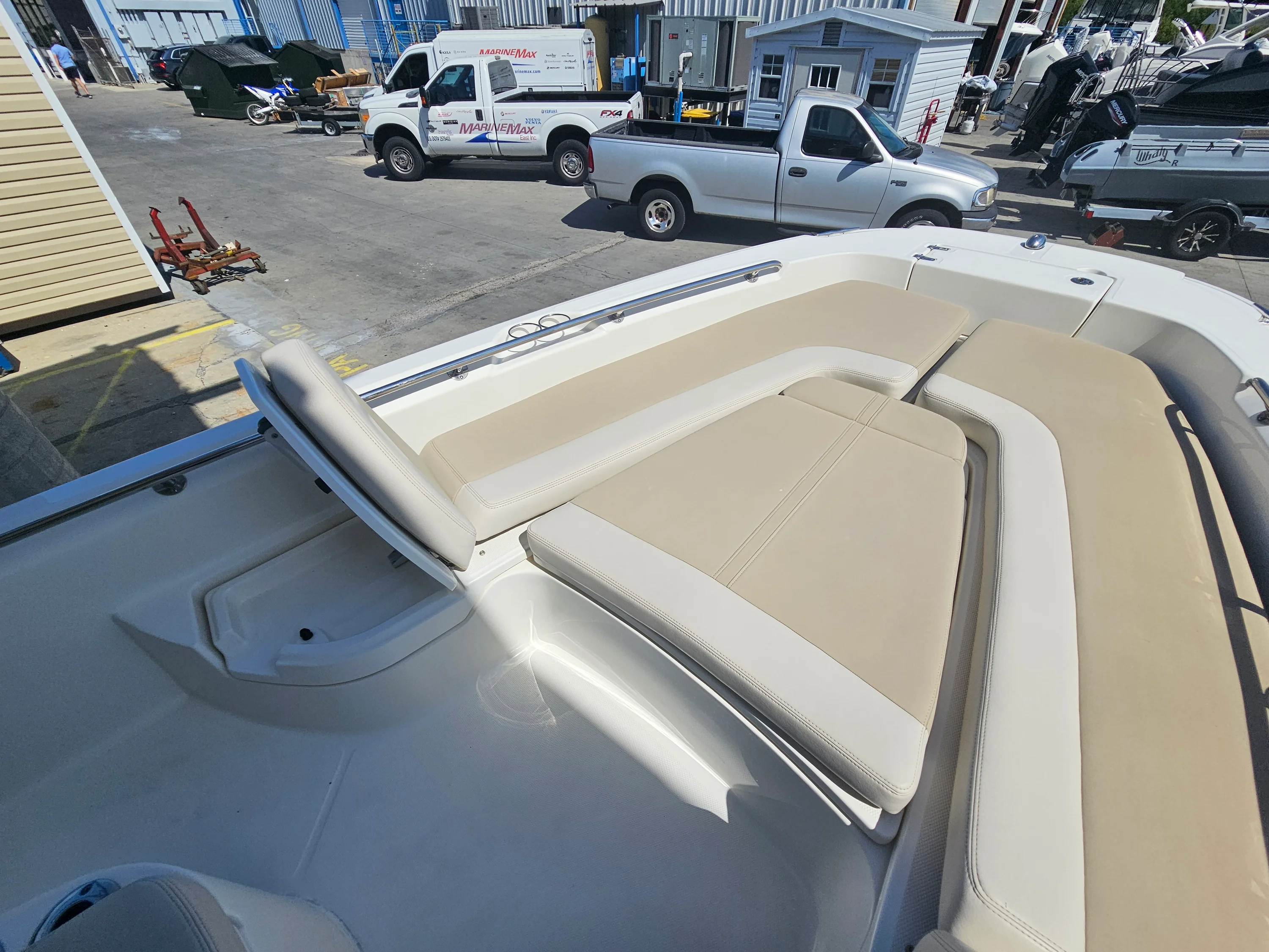 2017 Boston Whaler 240 DAUNTLESS Image Thumbnail #28