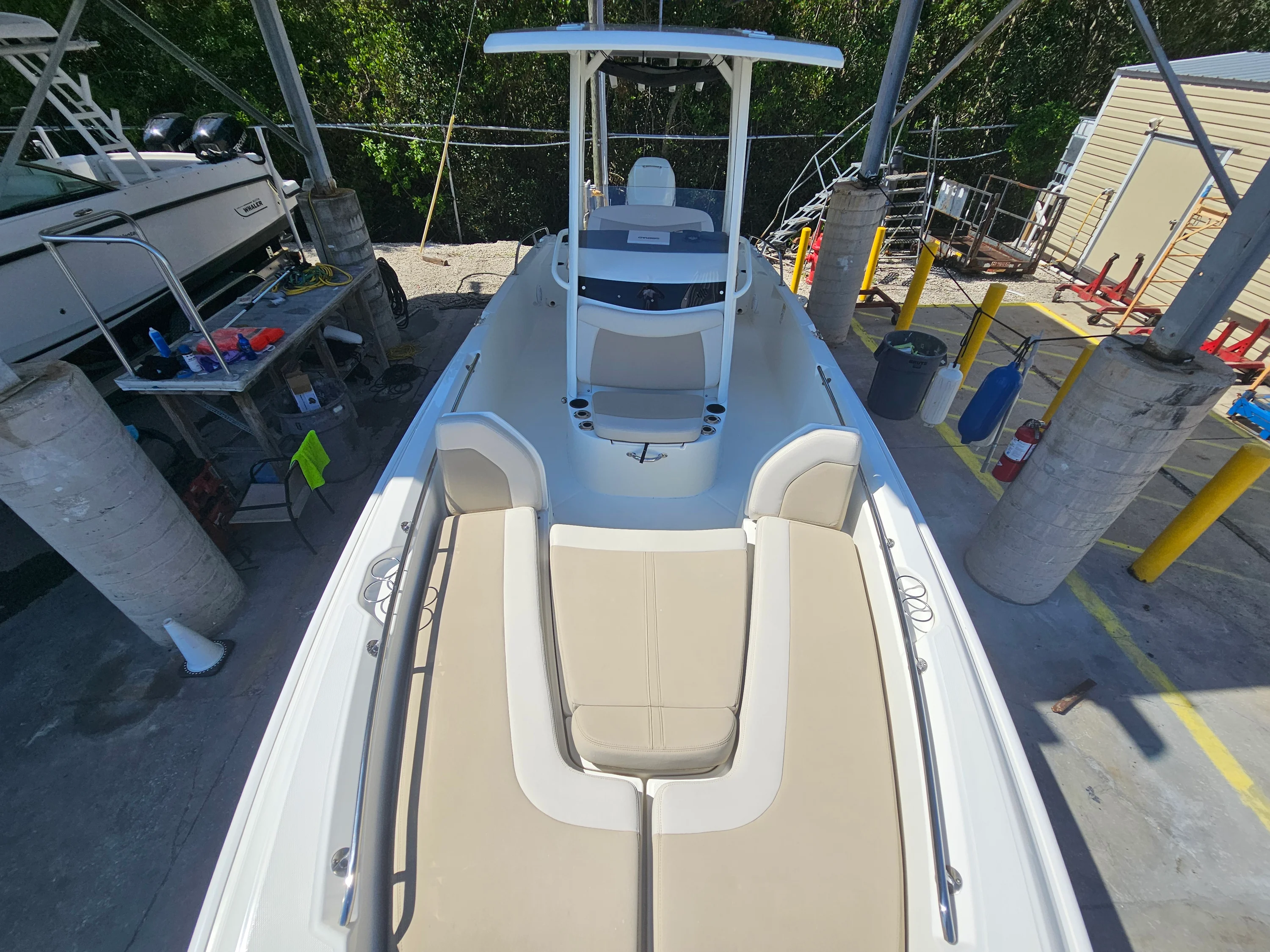 2017 Boston Whaler 240 DAUNTLESS Image Thumbnail #33