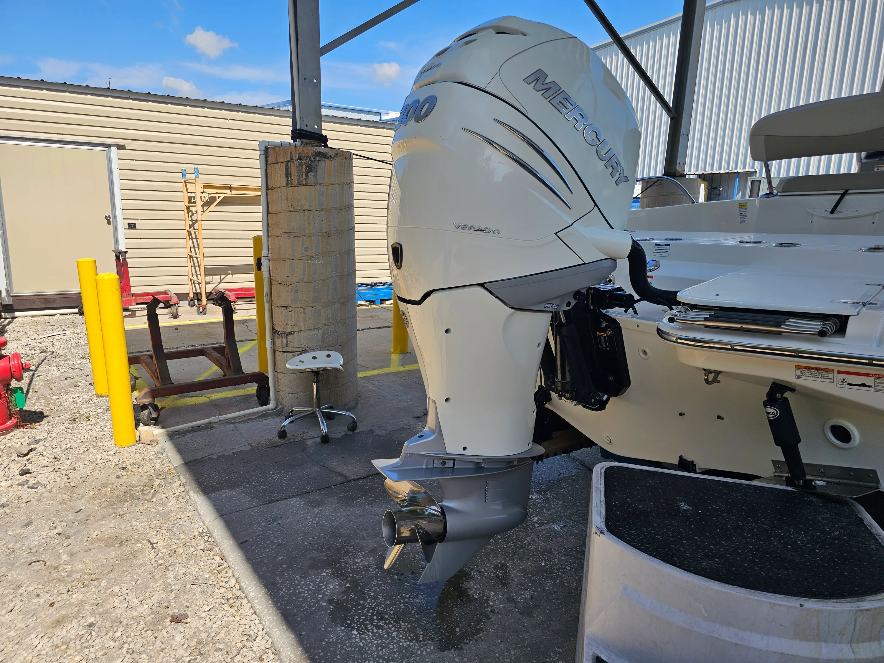 2017 Boston Whaler 240 DAUNTLESS Image Thumbnail #8