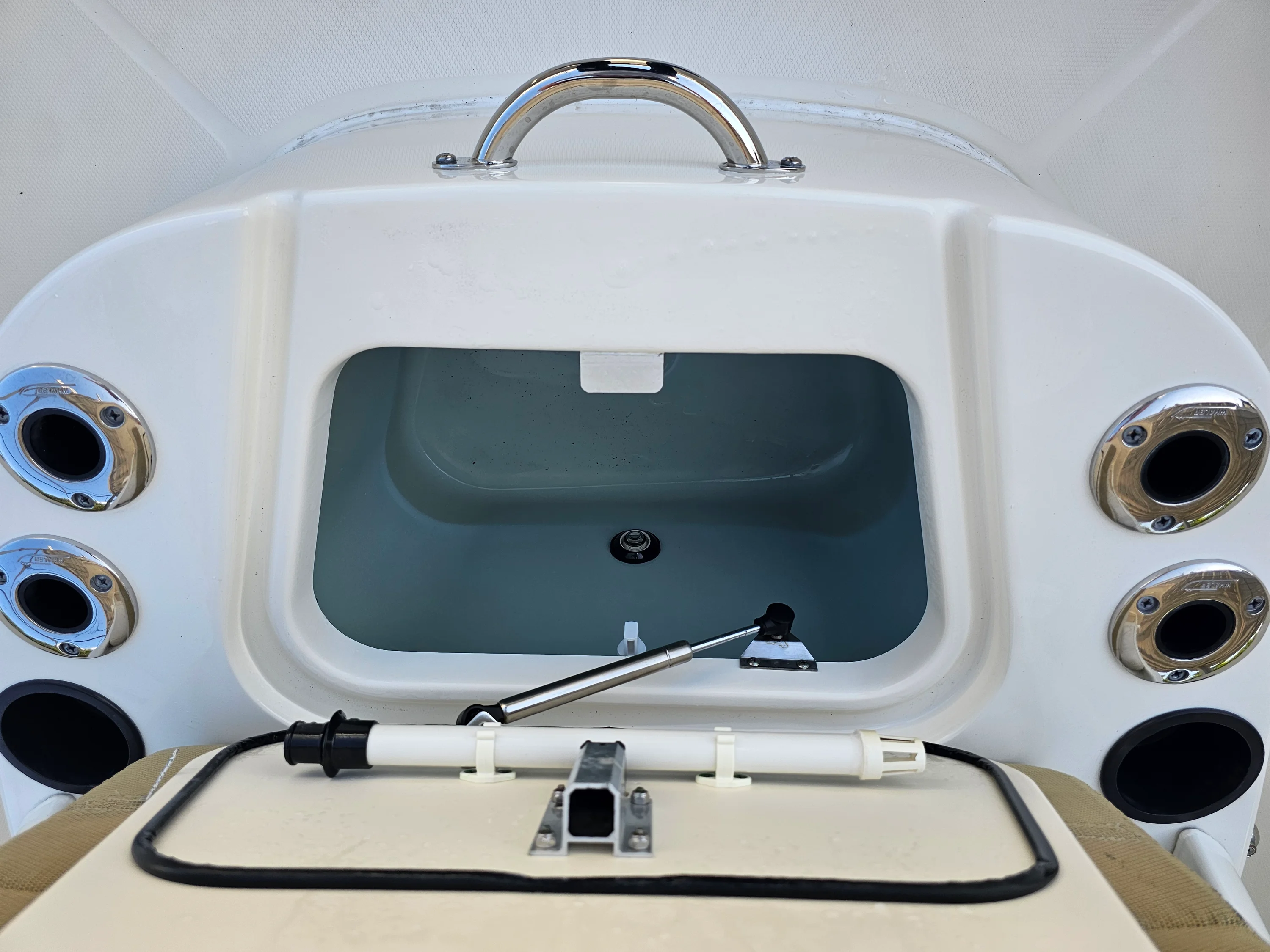 2017 Boston Whaler 240 DAUNTLESS Image Thumbnail #25