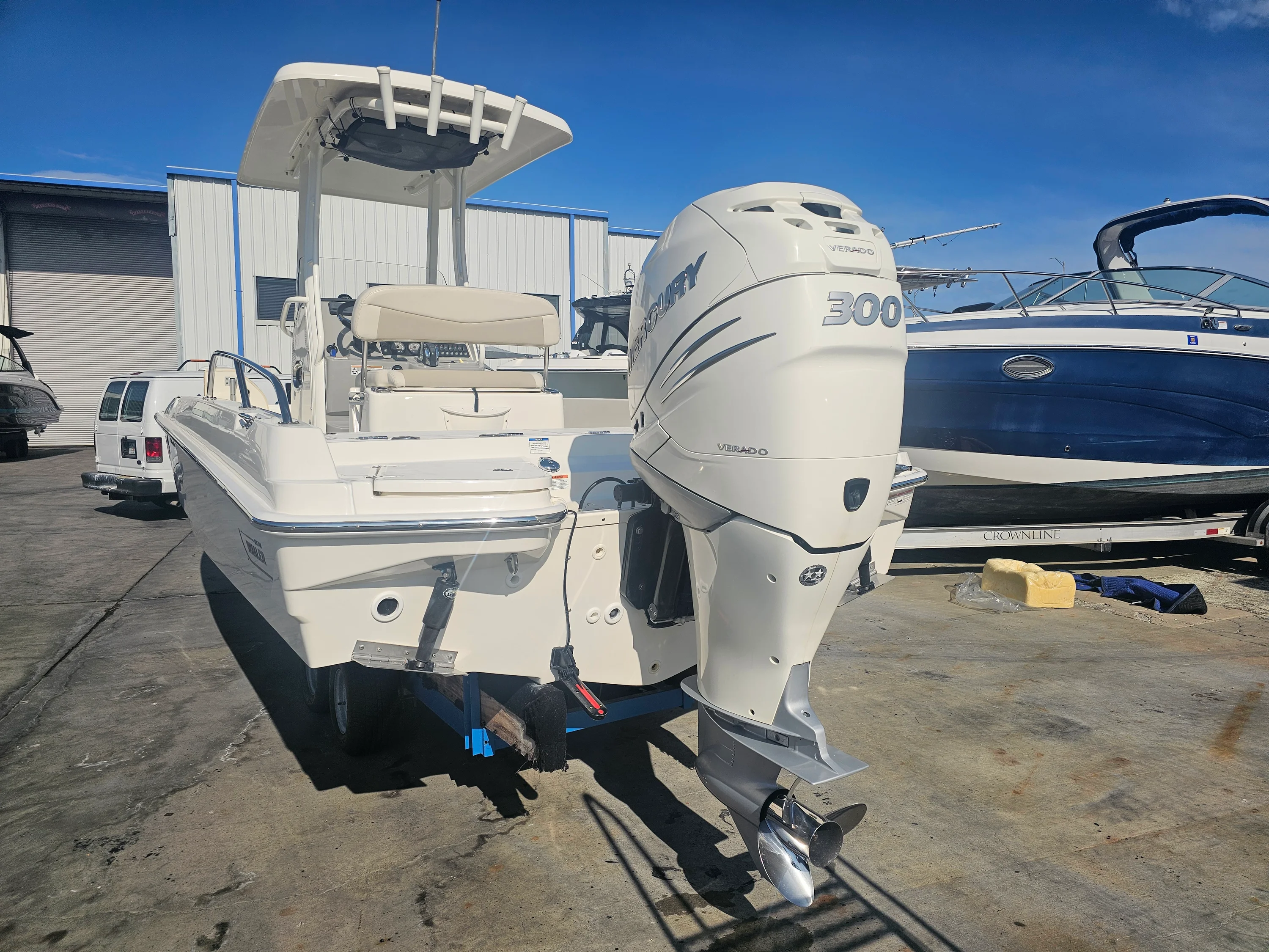 2017 Boston Whaler 240 DAUNTLESS Image Thumbnail #6