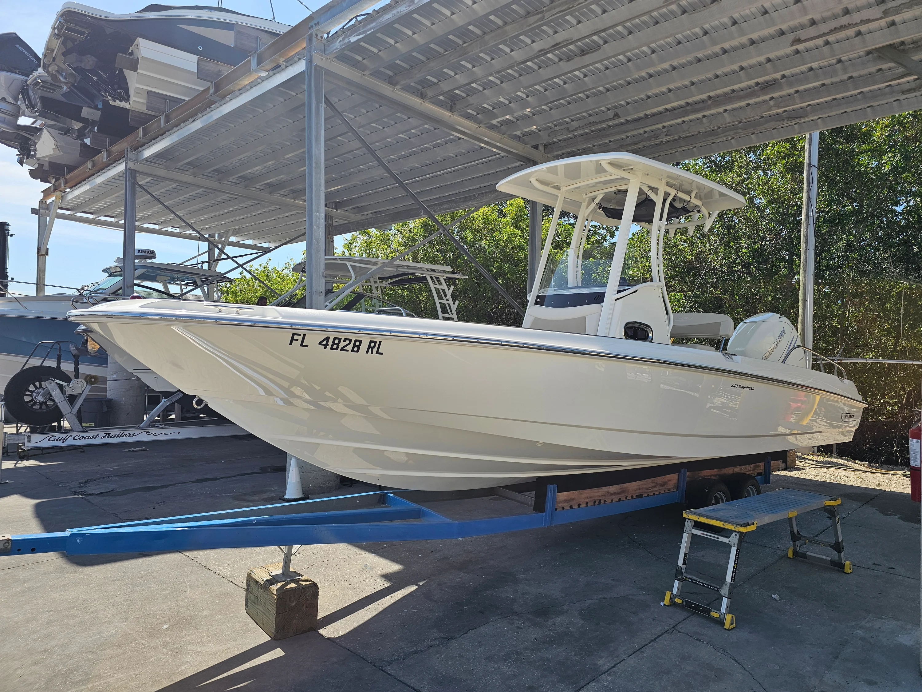 2017 Boston Whaler 240 DAUNTLESS Image Thumbnail #4