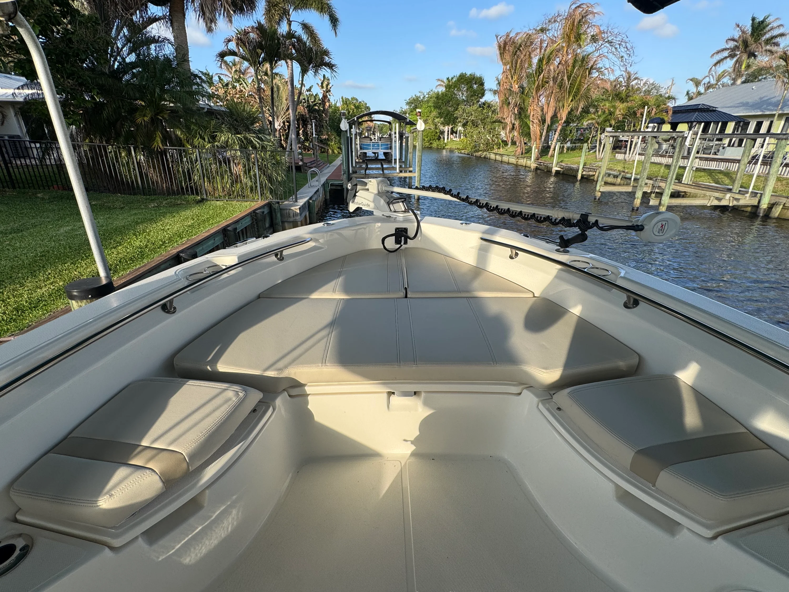 2024 Boston Whaler 250 DAUNTLESS Image Thumbnail #32