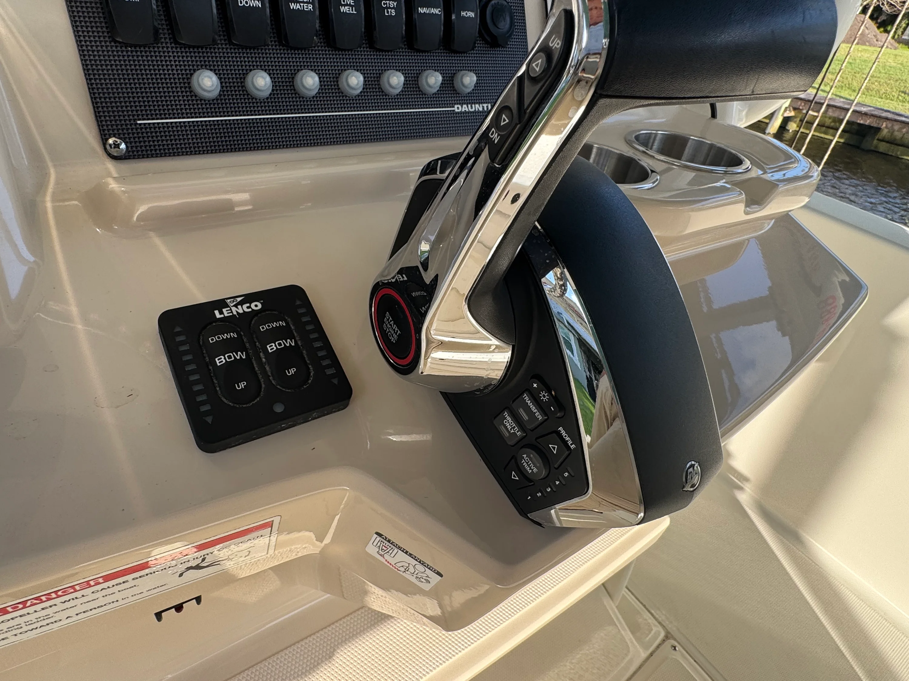 2024 Boston Whaler 250 DAUNTLESS Image Thumbnail #30