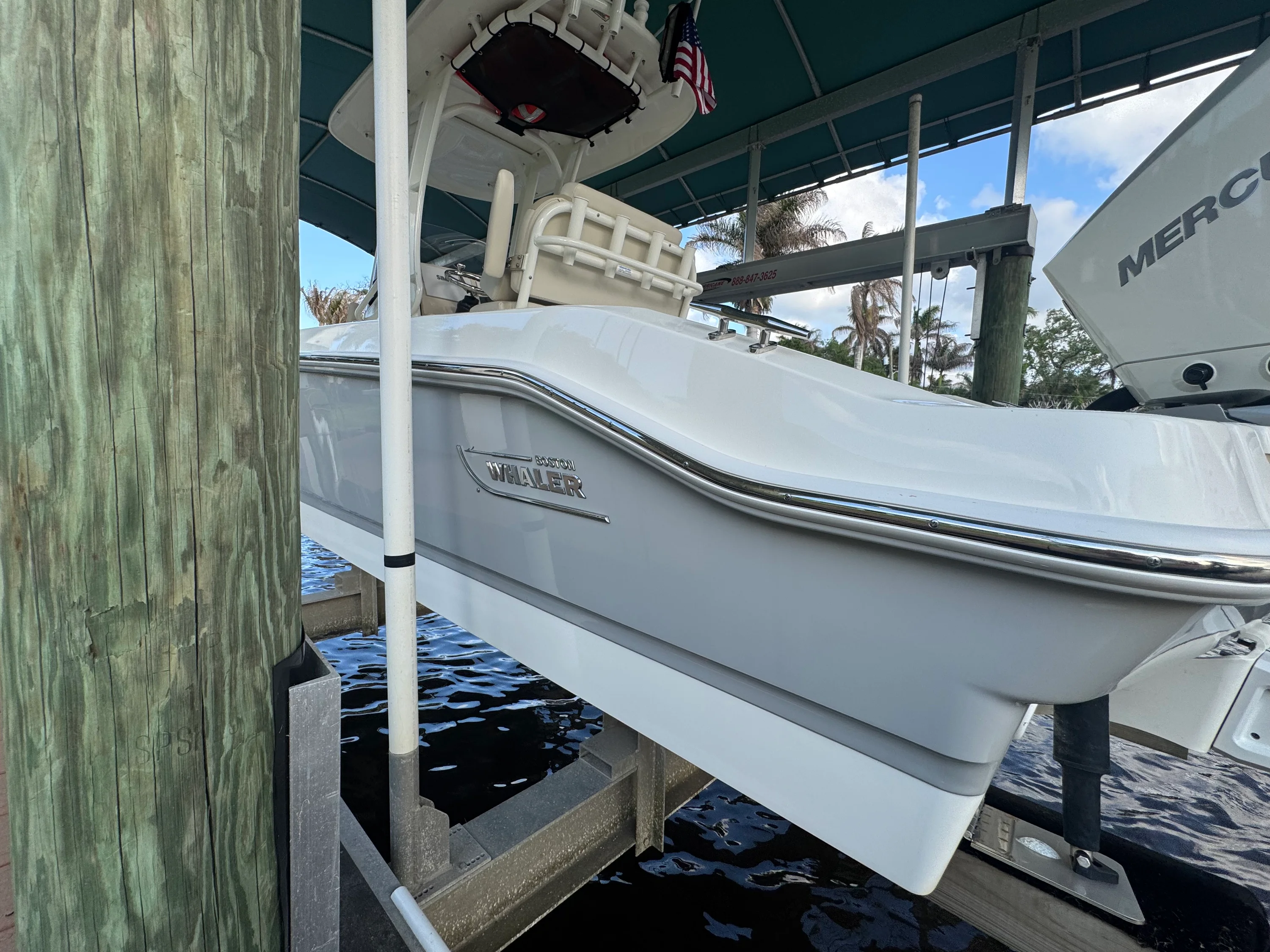 2024 Boston Whaler 250 DAUNTLESS Image Thumbnail #3