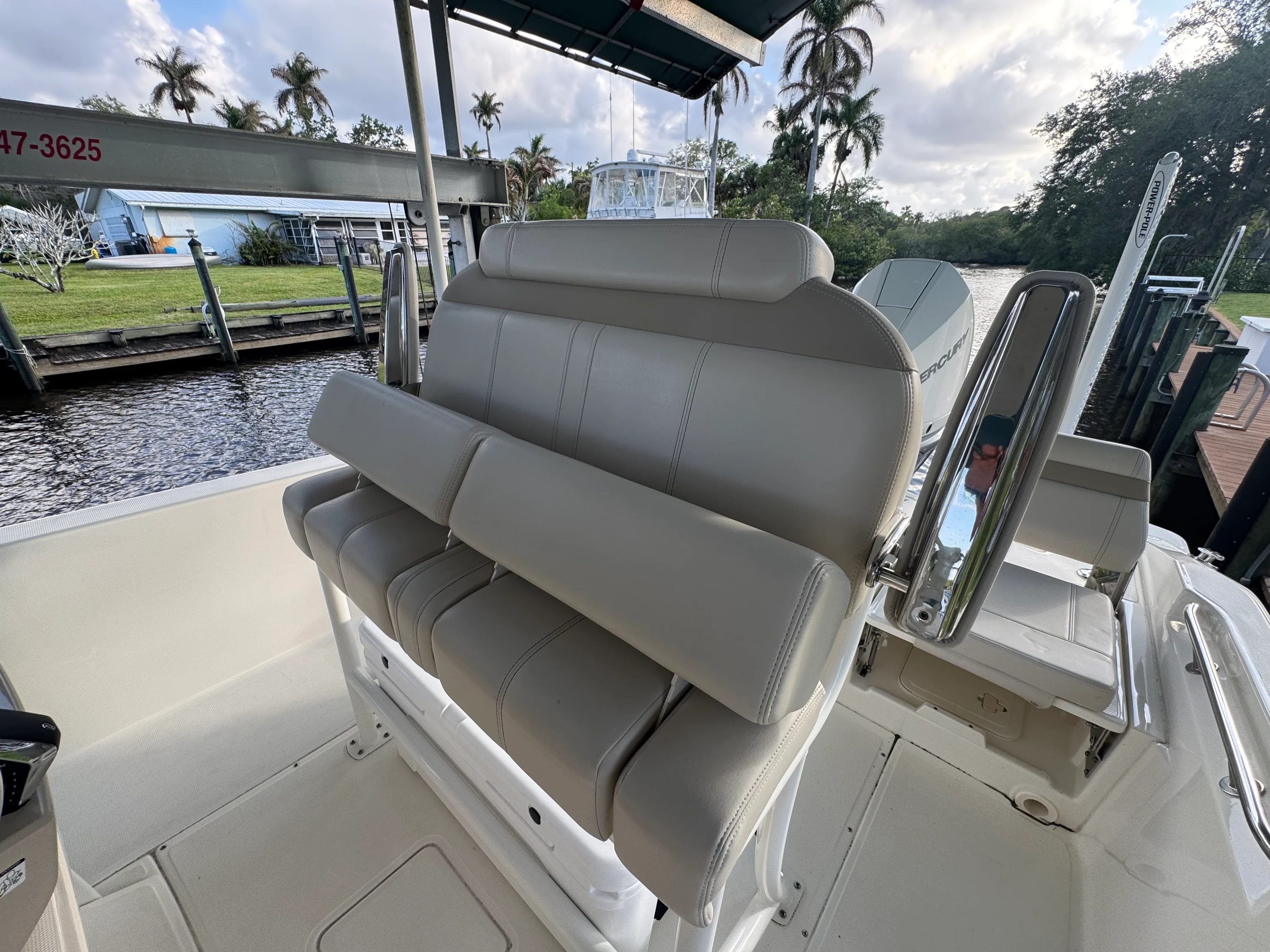 2024 Boston Whaler 250 DAUNTLESS Image Thumbnail #8