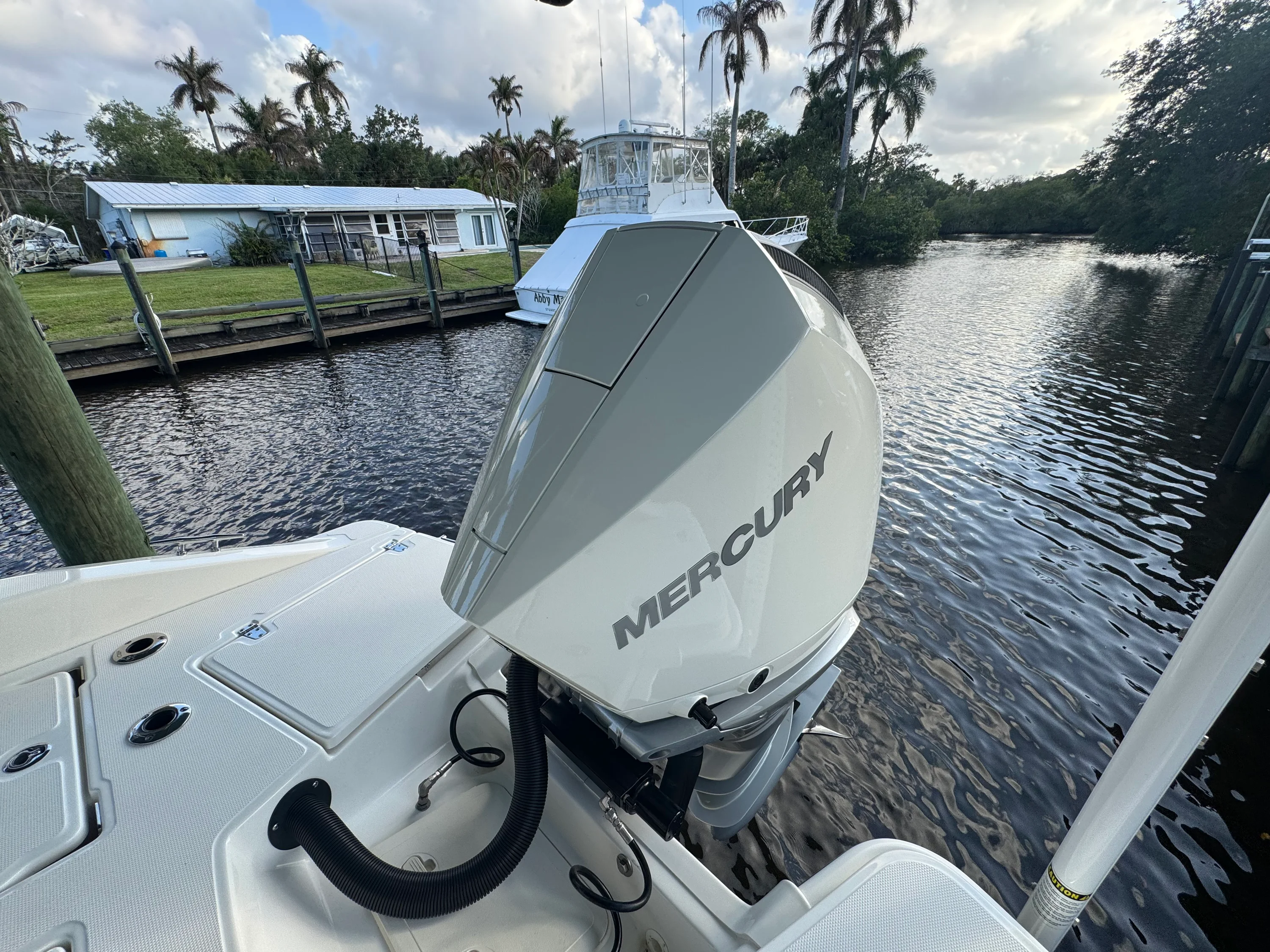 2024 Boston Whaler 250 DAUNTLESS Image Thumbnail #12