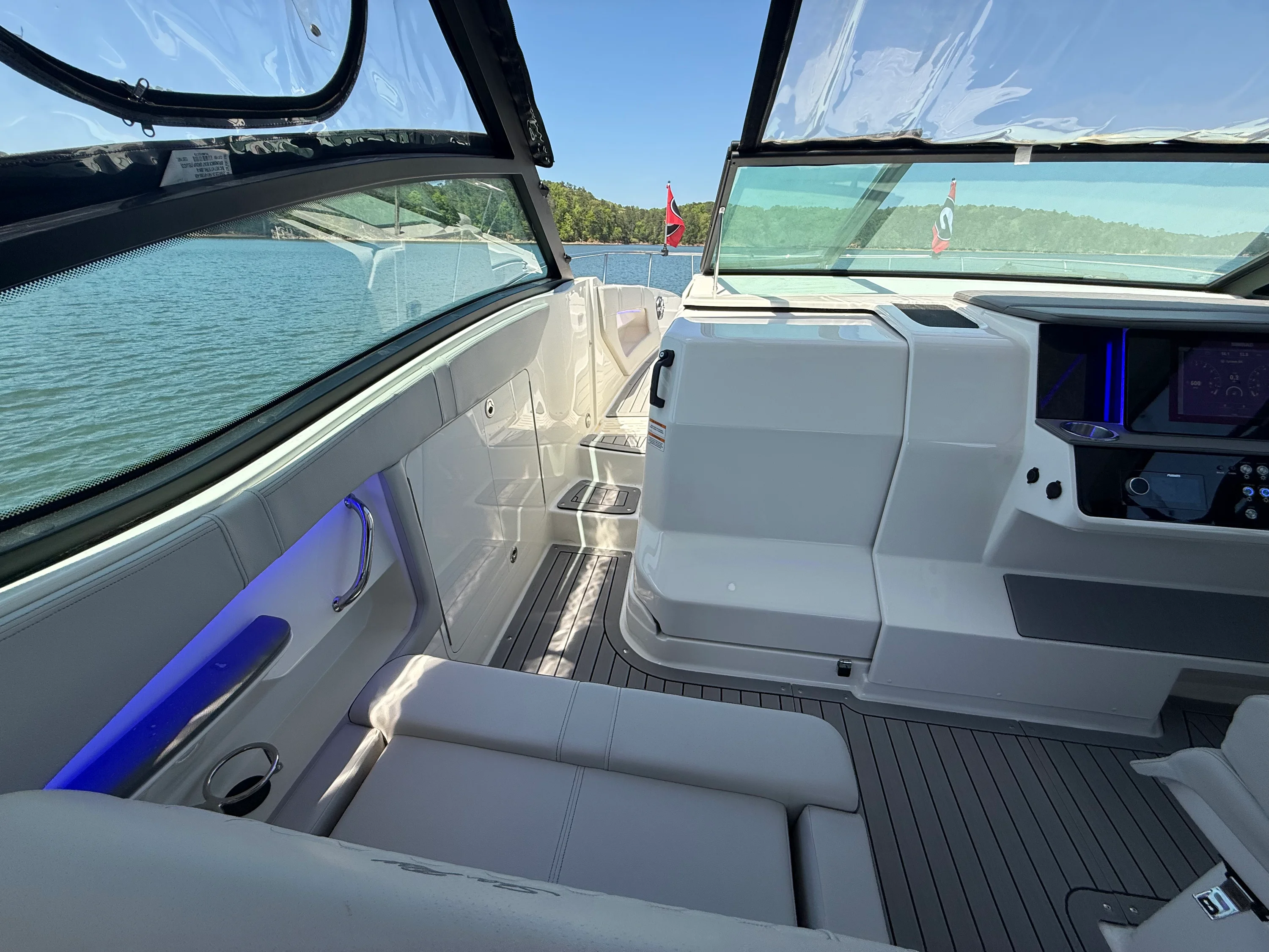 2021 Sea Ray 320 SUNDANCER Image Thumbnail #57