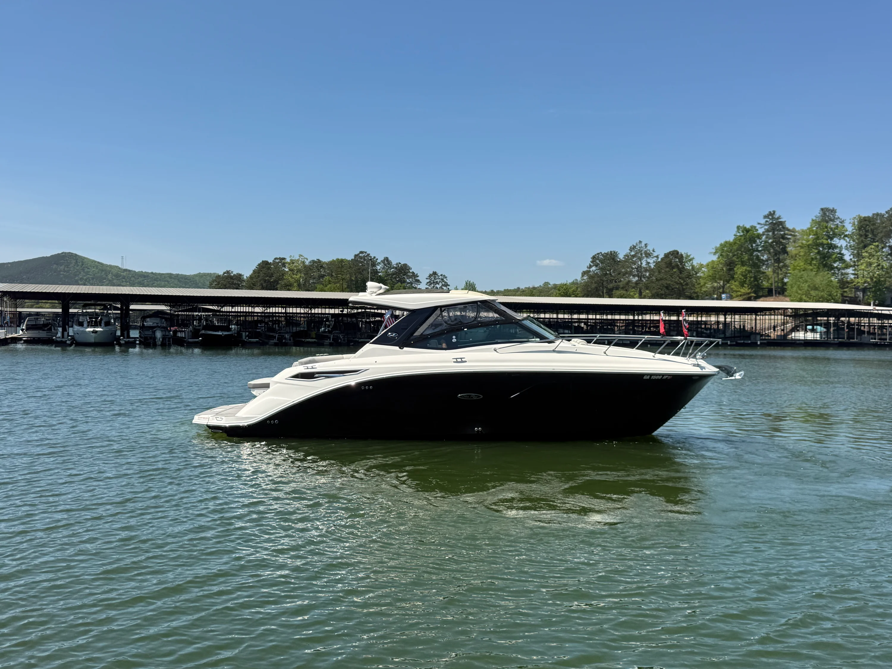 2021 Sea Ray 320 SUNDANCER Image Thumbnail #9