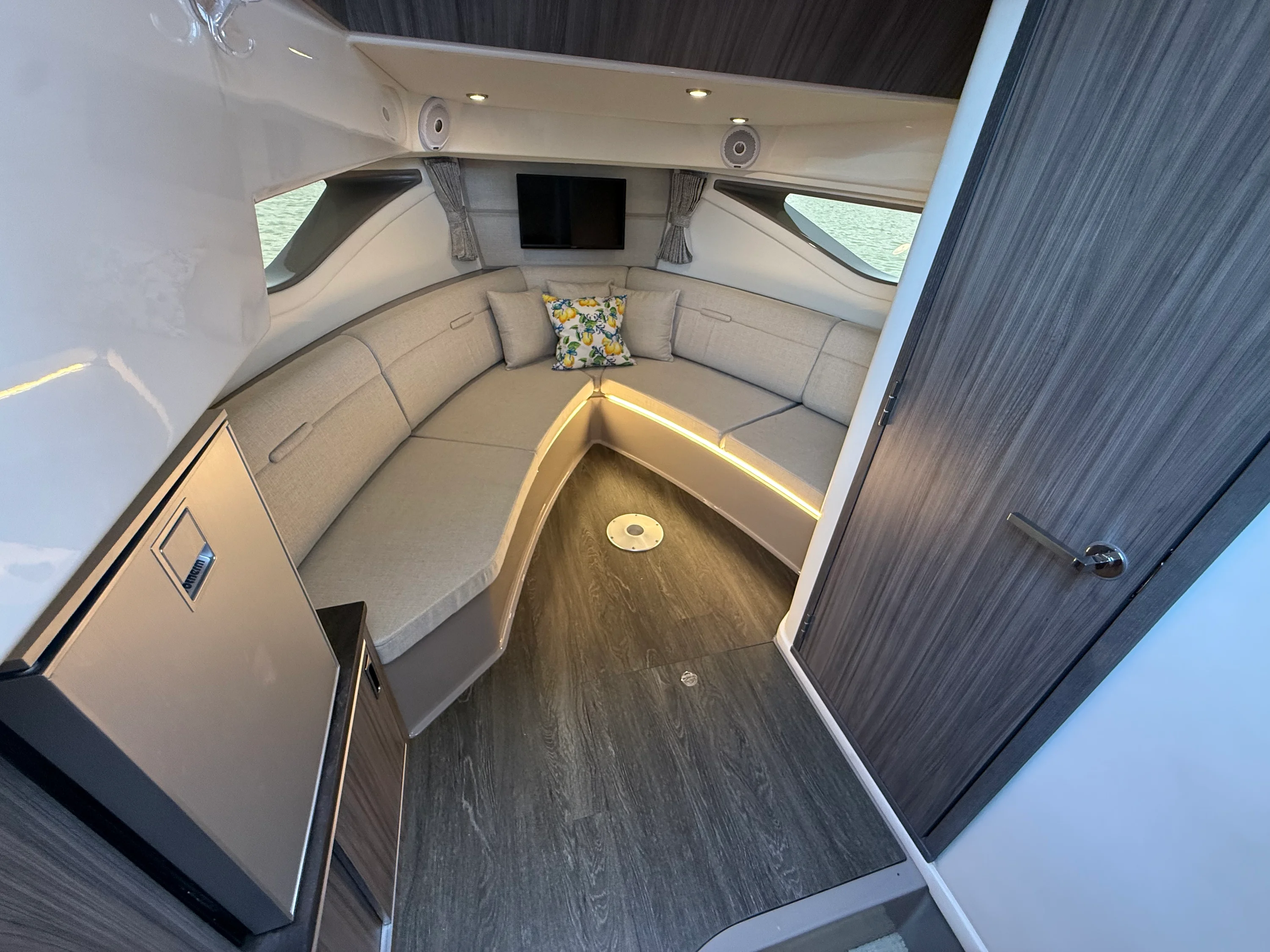 2021 Sea Ray 320 SUNDANCER Image Thumbnail #64