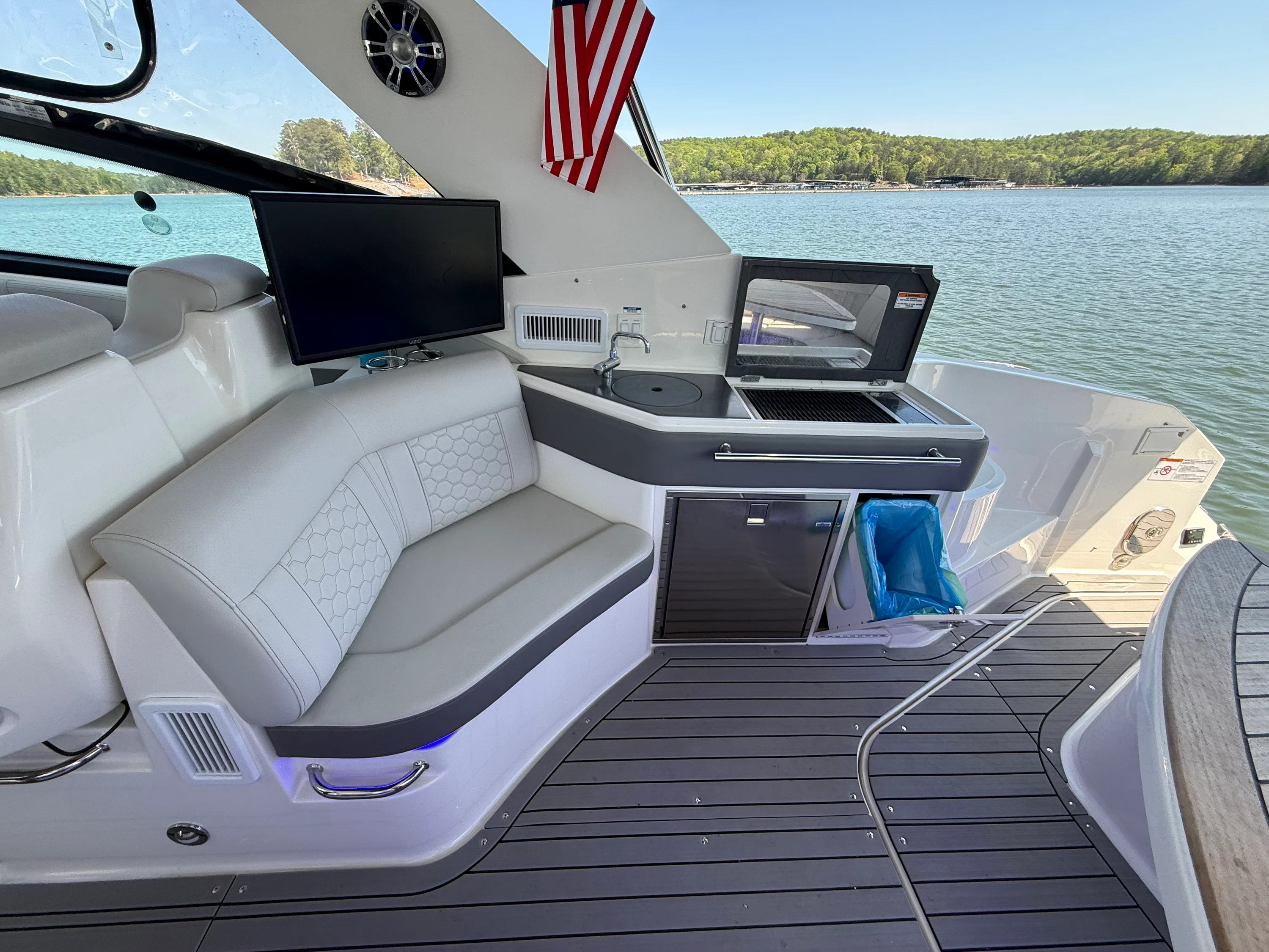 2021 Sea Ray 320 SUNDANCER Image Thumbnail #40