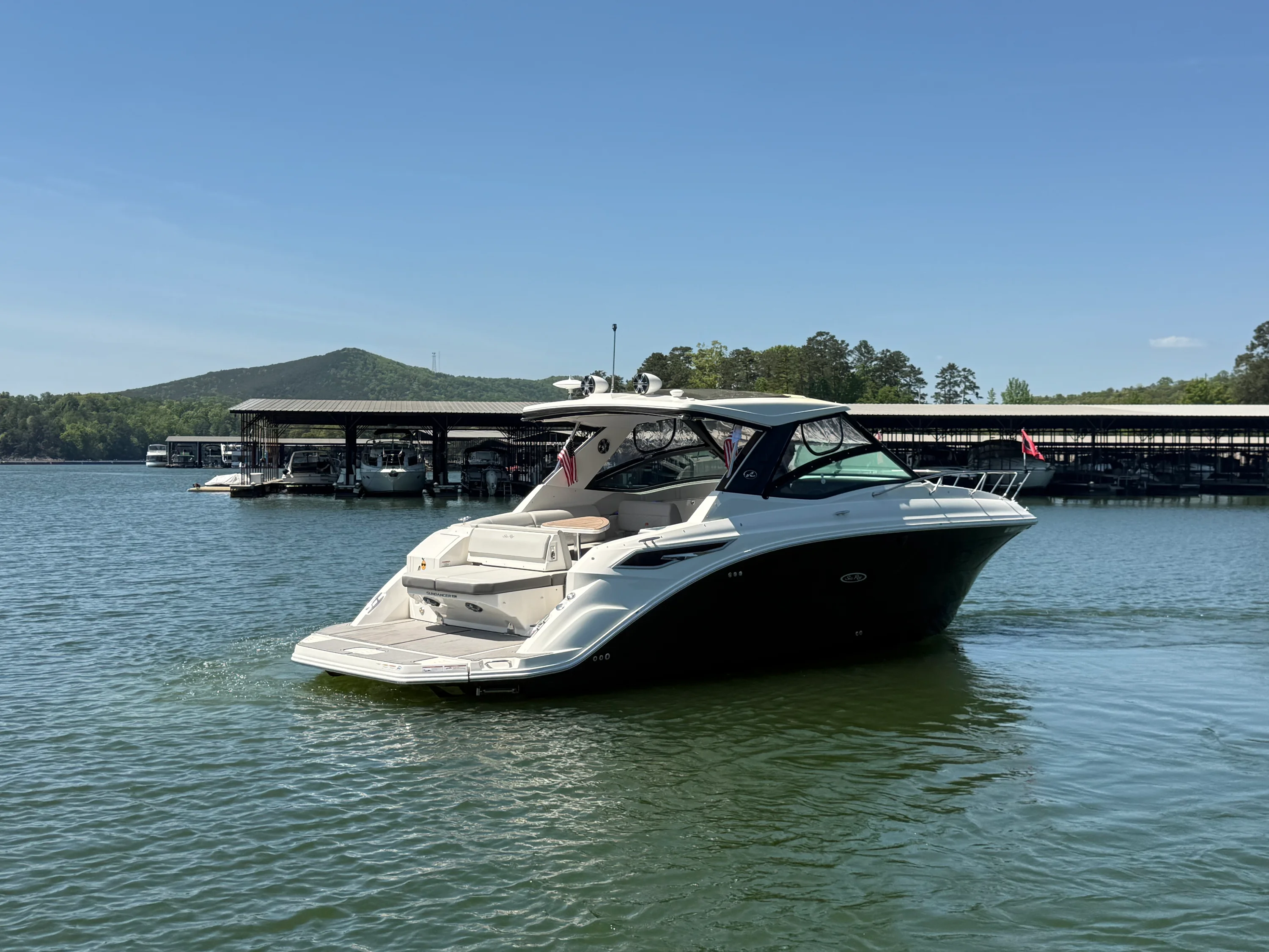 2021 Sea Ray 320 SUNDANCER Image Thumbnail #12