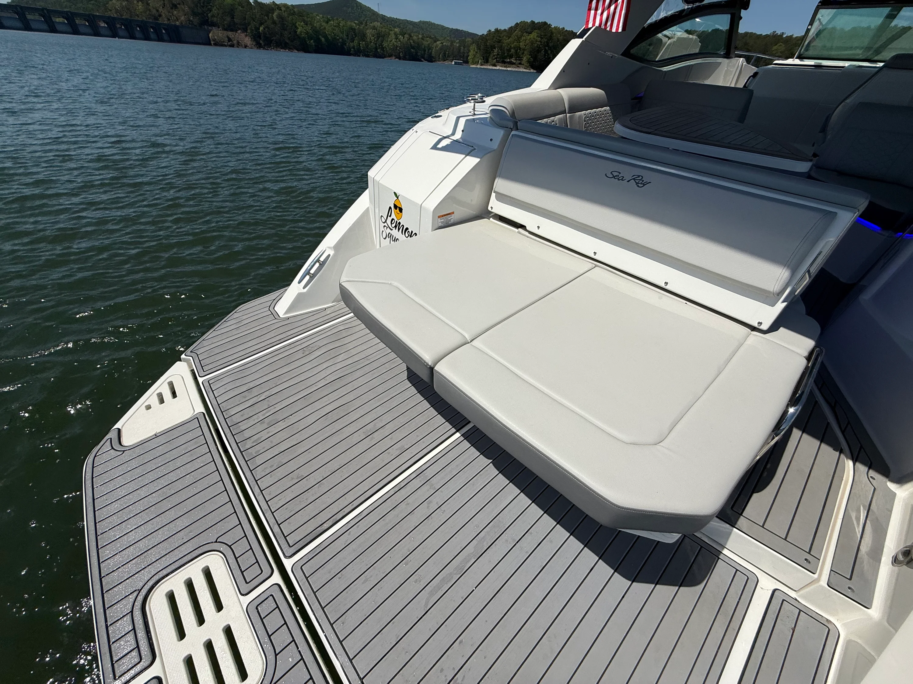 2021 Sea Ray 320 SUNDANCER Image Thumbnail #22