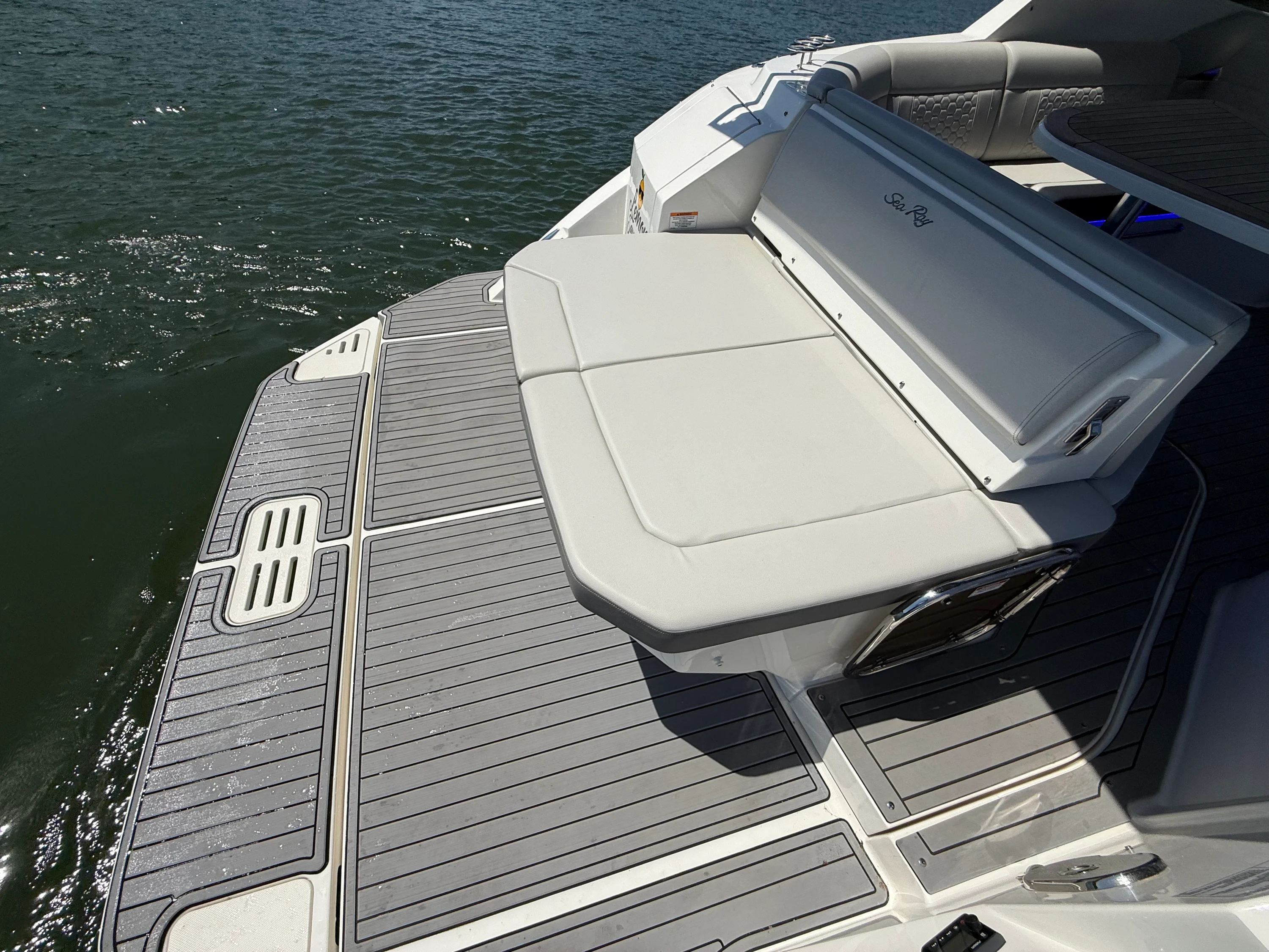 2021 Sea Ray 320 SUNDANCER Image Thumbnail #21