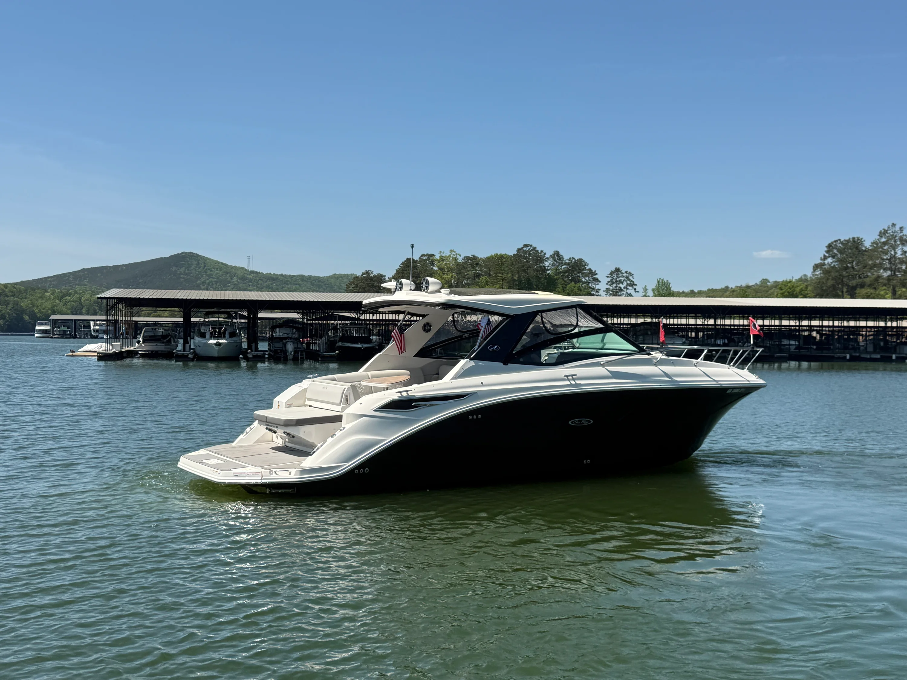 2021 Sea Ray 320 SUNDANCER Image Thumbnail #11