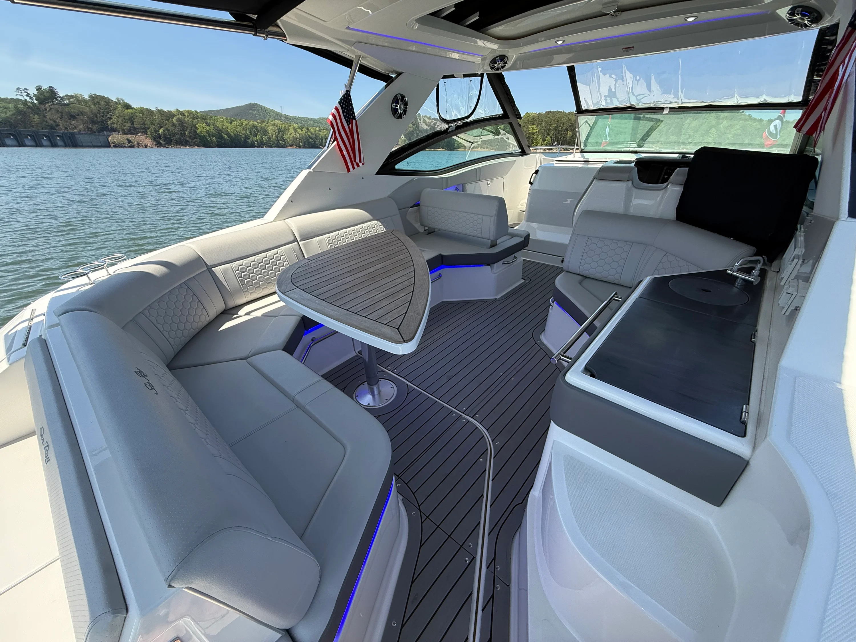 2021 Sea Ray 320 SUNDANCER Image Thumbnail #32