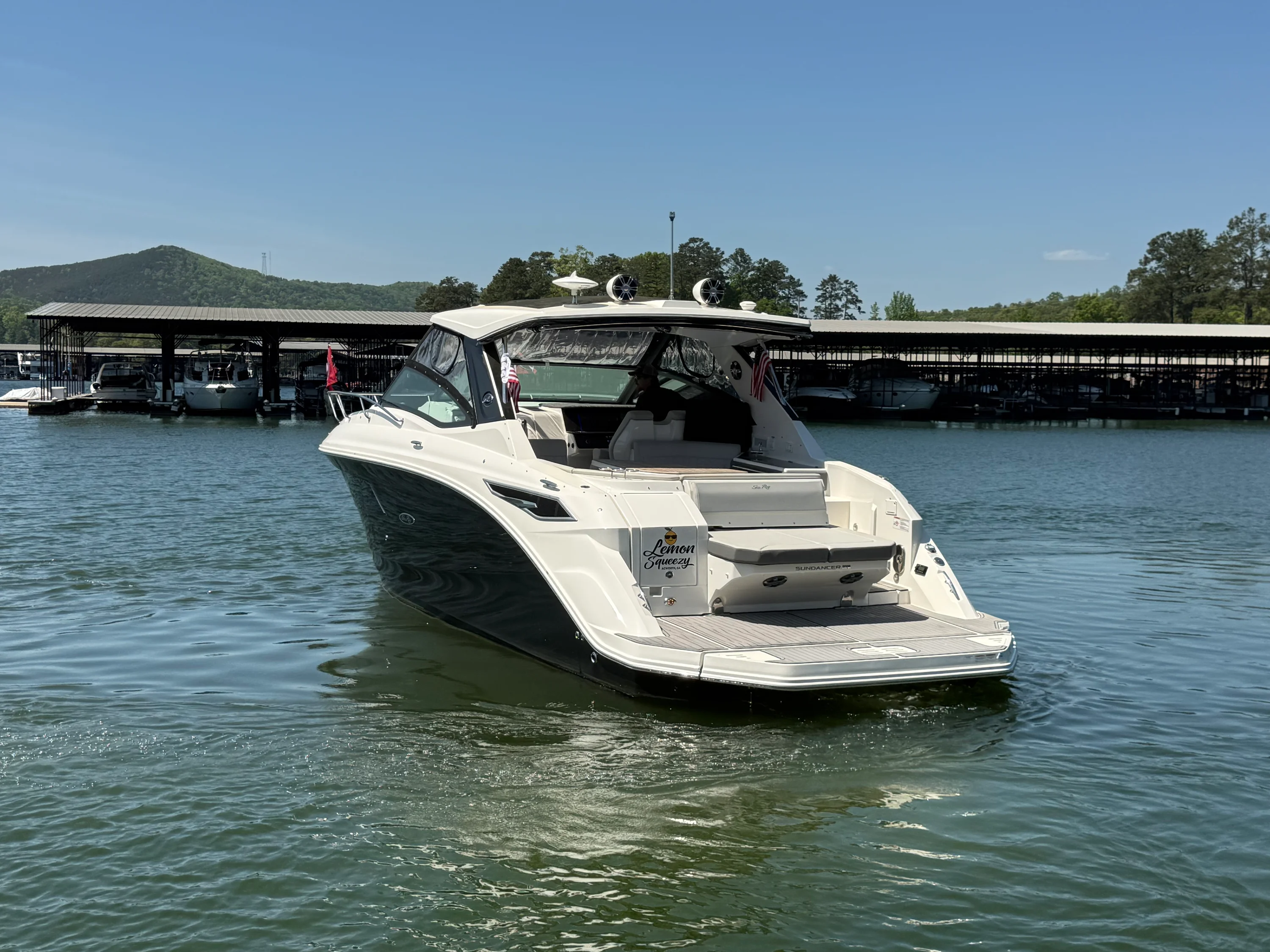 2021 Sea Ray 320 SUNDANCER Image Thumbnail #16