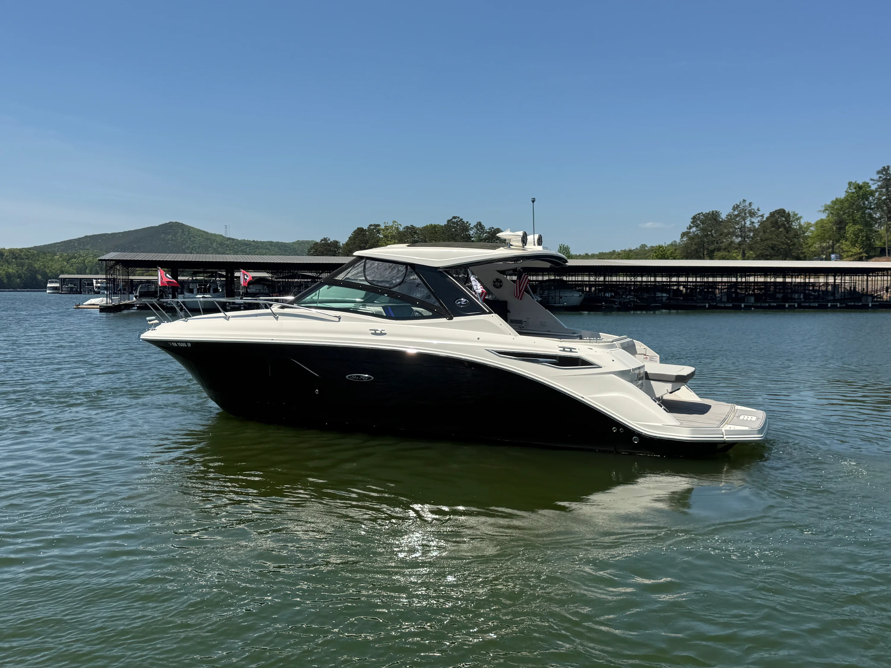 2021 Sea Ray 320 SUNDANCER Image Thumbnail #18