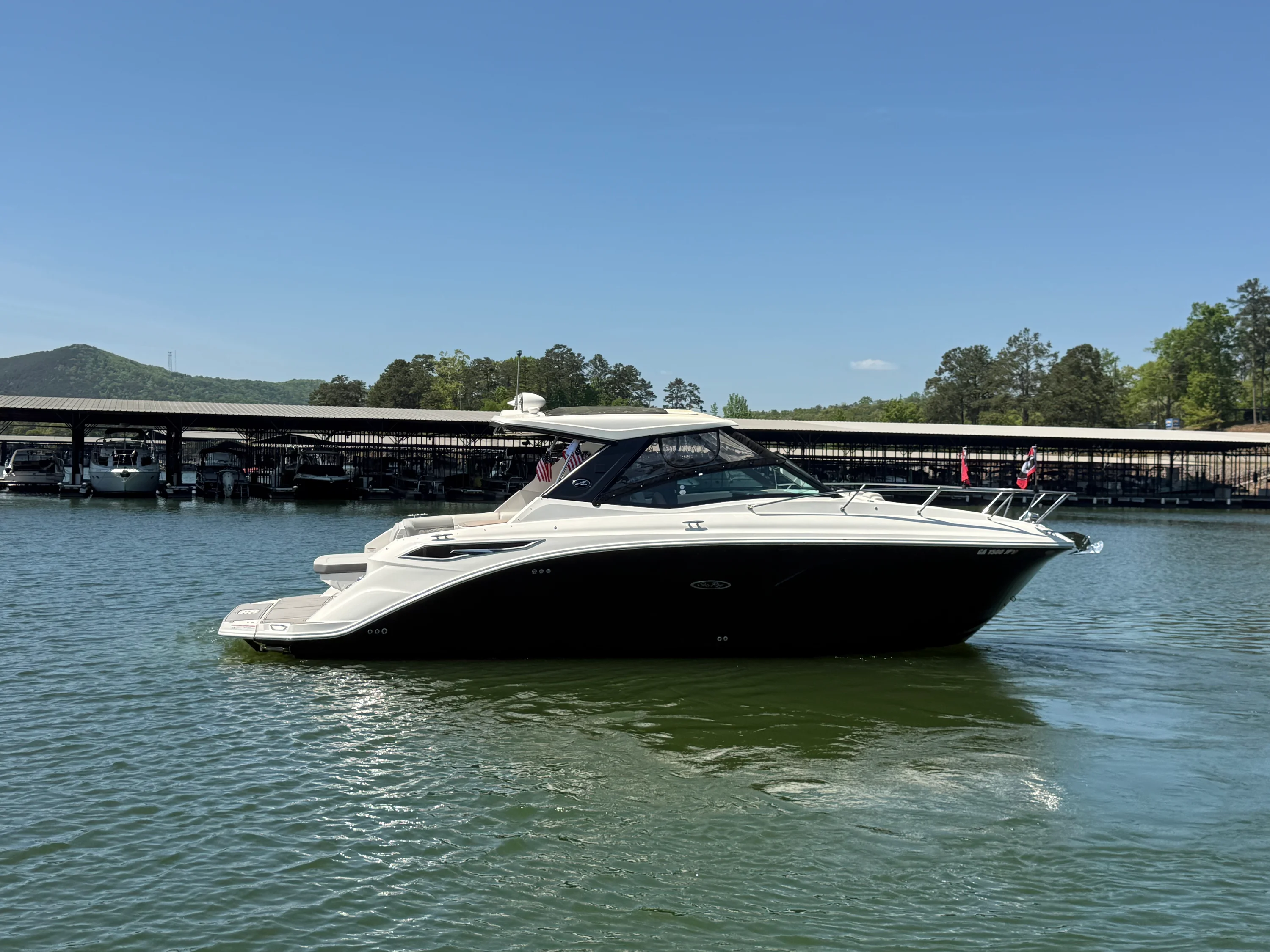 2021 Sea Ray 320 SUNDANCER Image Thumbnail #10