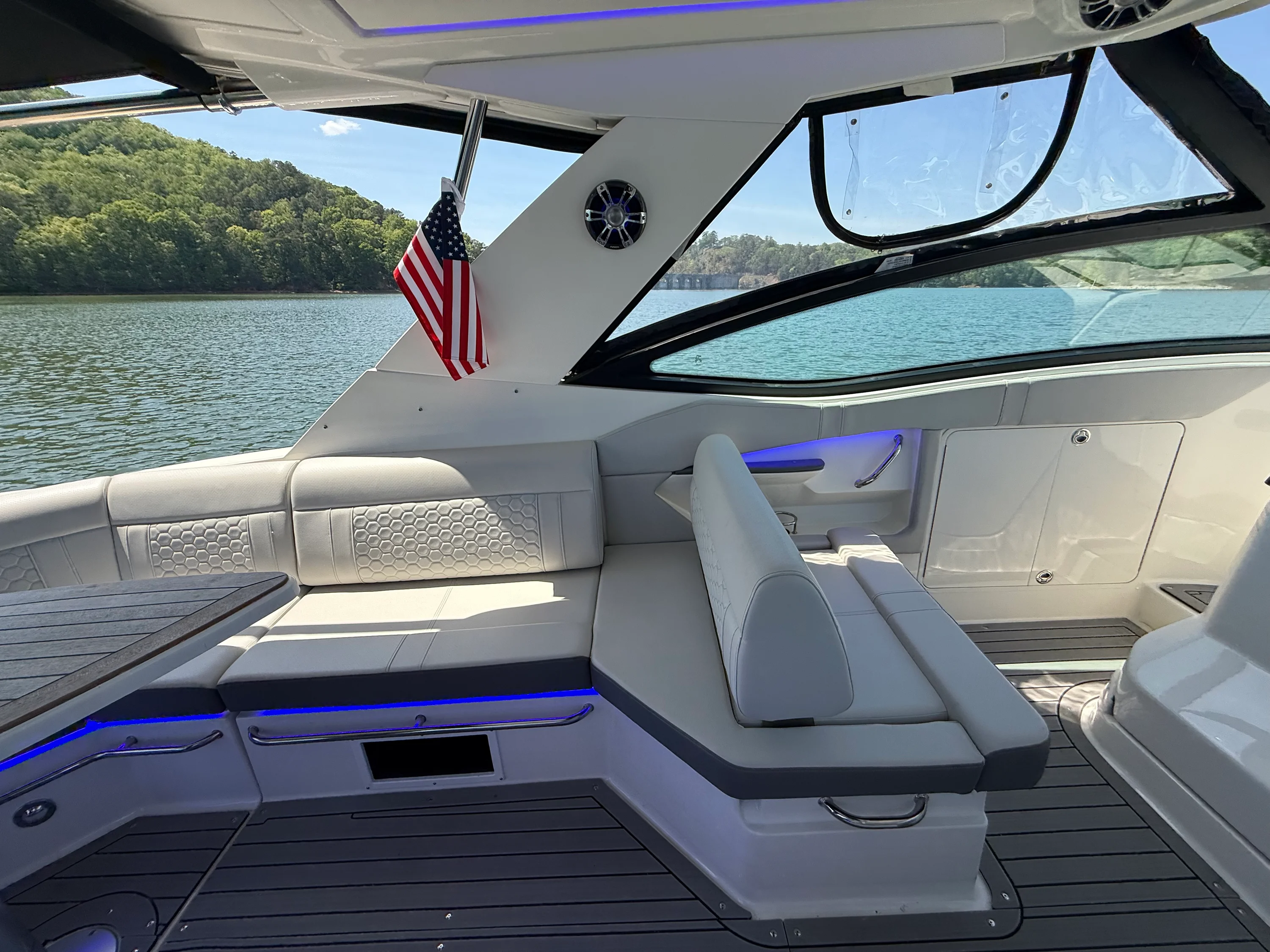 2021 Sea Ray 320 SUNDANCER Image Thumbnail #42