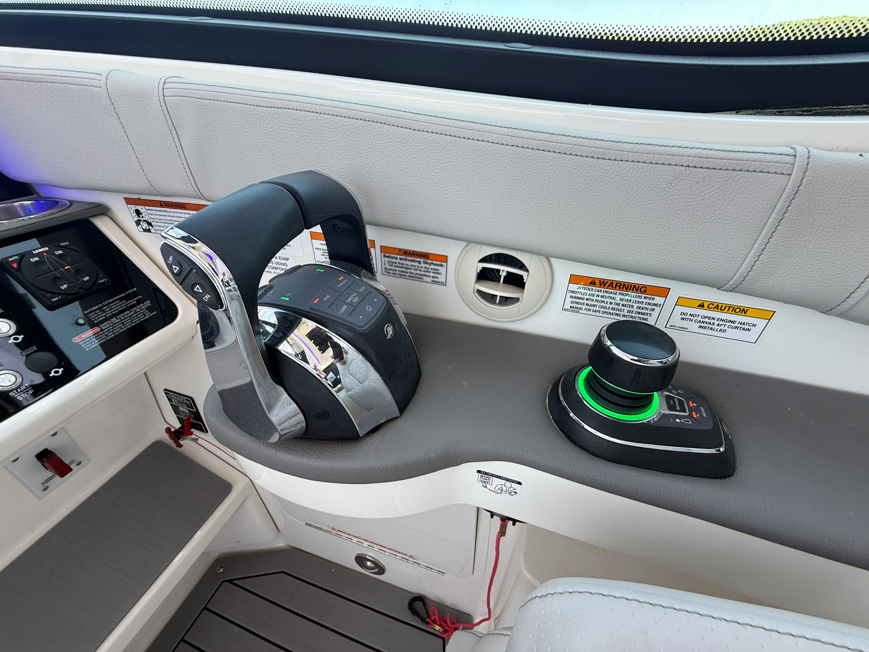 2021 Sea Ray 320 SUNDANCER Image Thumbnail #48