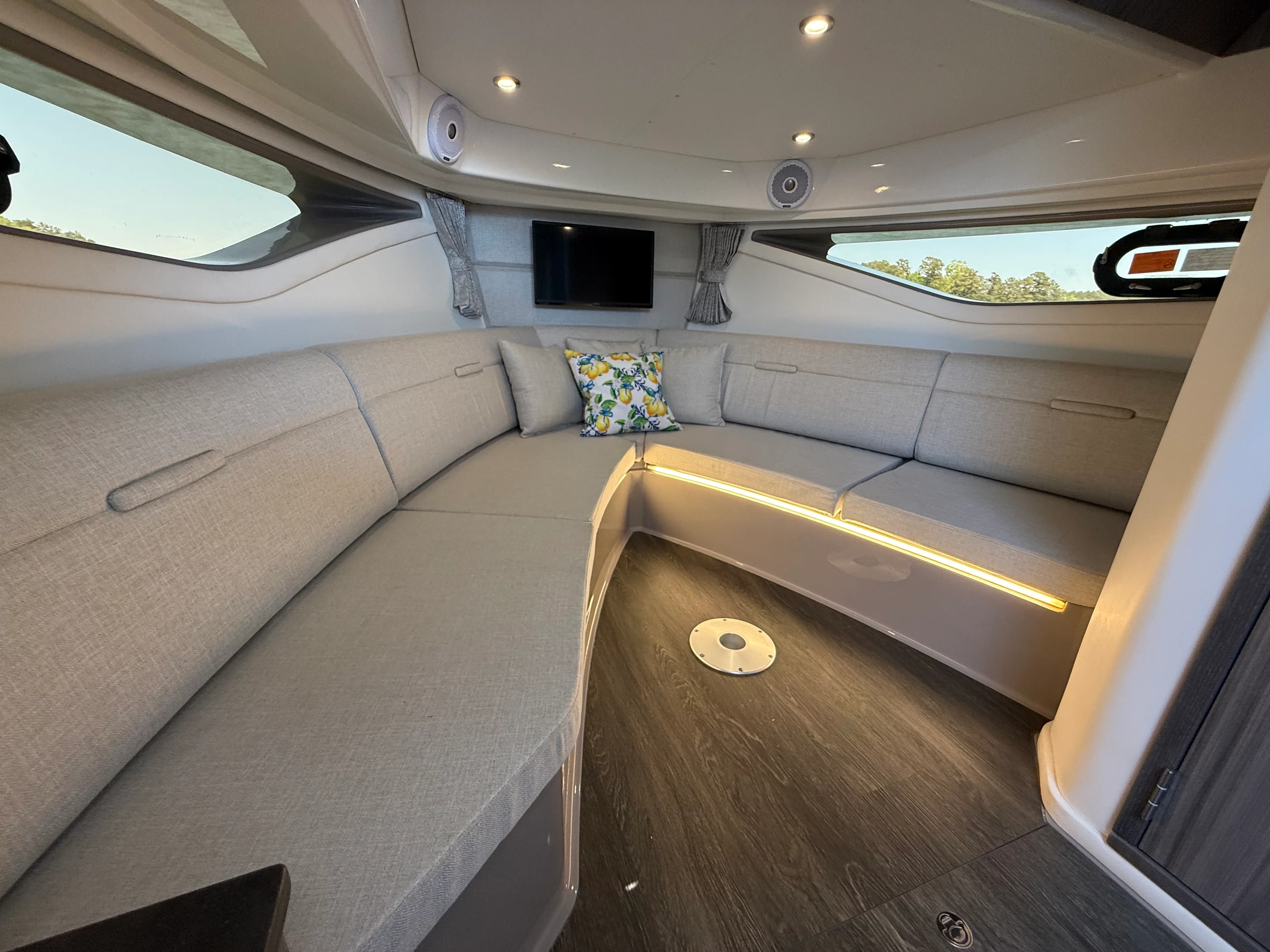 2021 Sea Ray 320 SUNDANCER Image Thumbnail #66