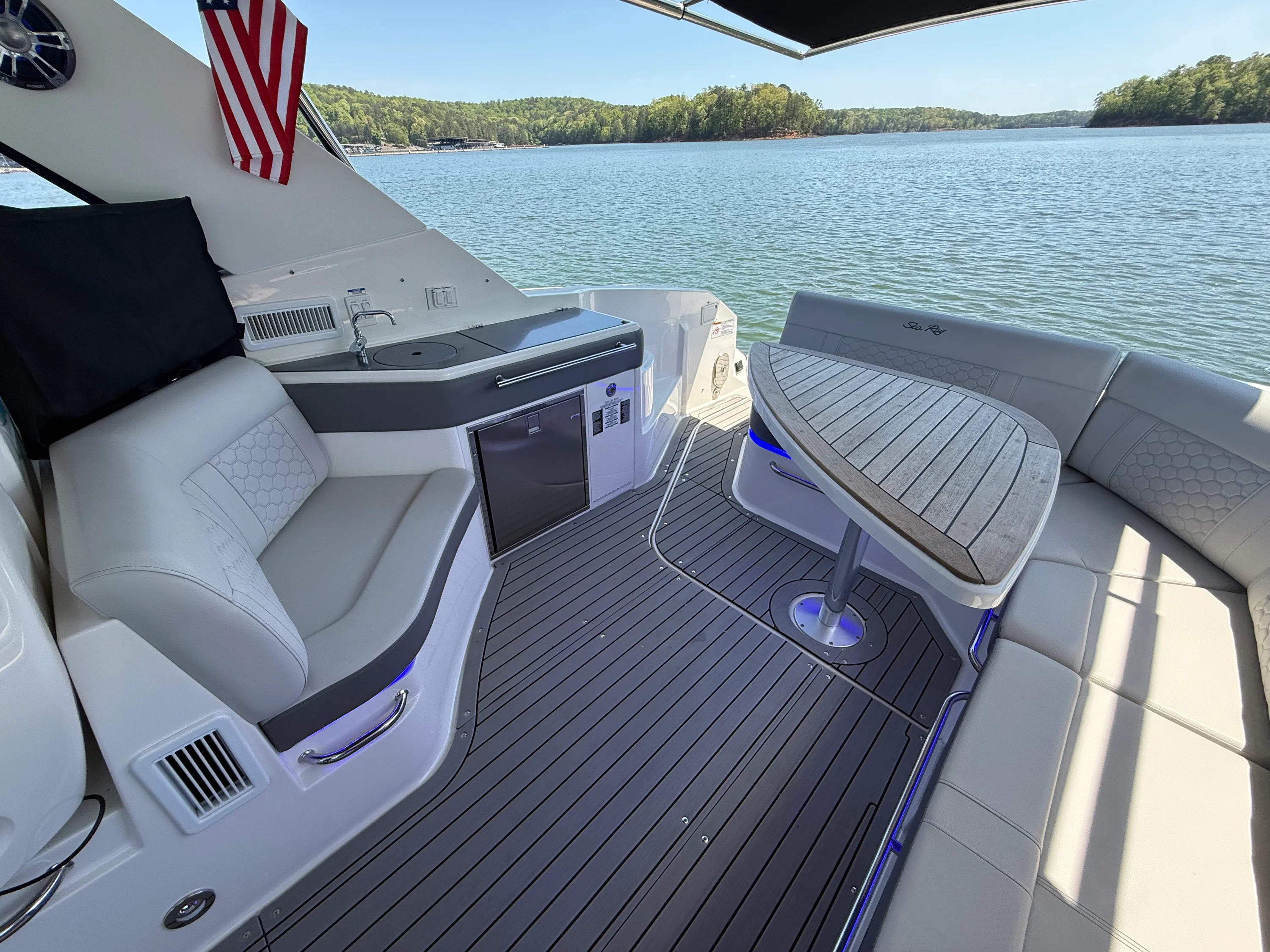 2021 Sea Ray 320 SUNDANCER Image Thumbnail #36