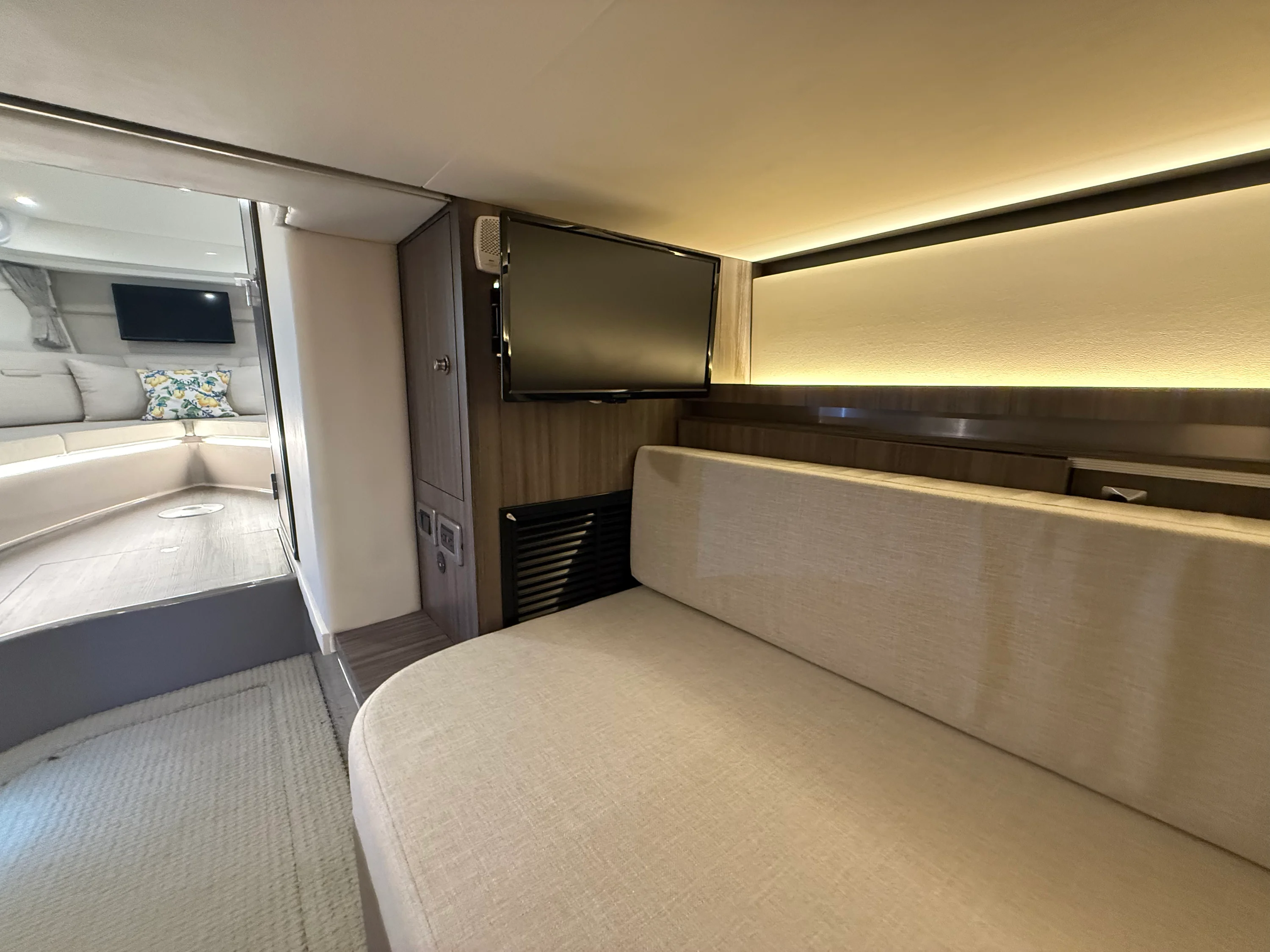 2021 Sea Ray 320 SUNDANCER Image Thumbnail #74