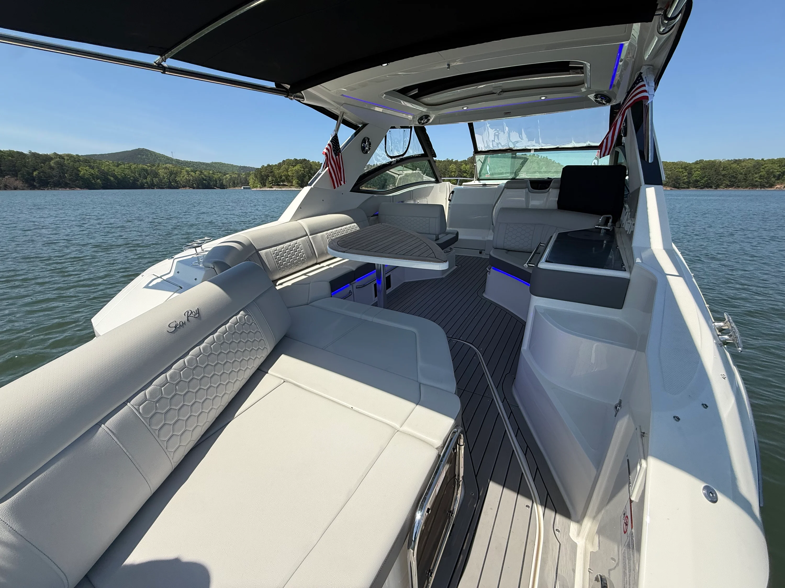 2021 Sea Ray 320 SUNDANCER Image Thumbnail #31