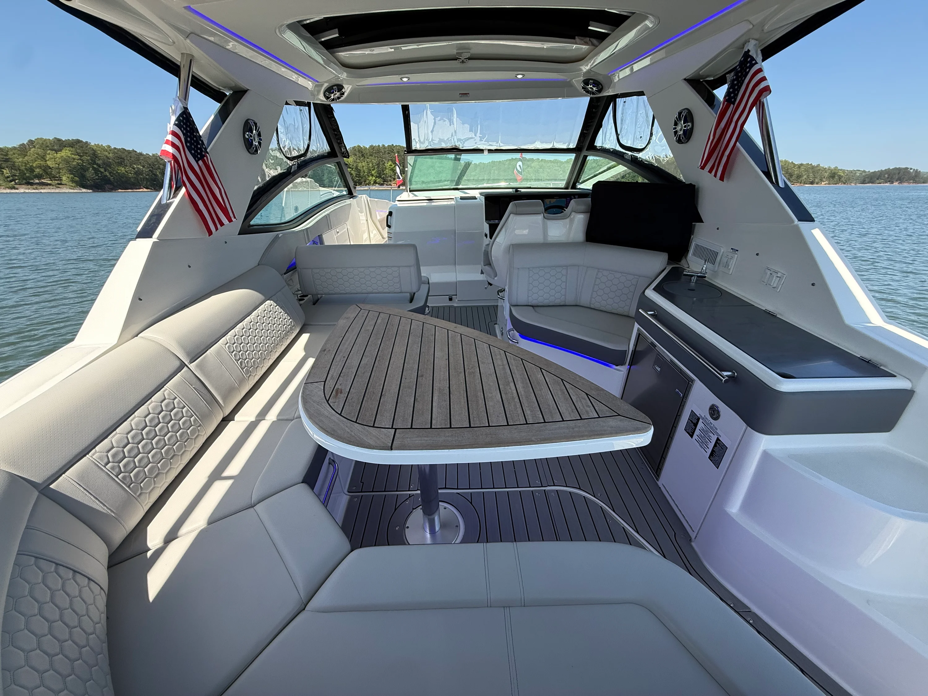 2021 Sea Ray 320 SUNDANCER Image Thumbnail #33