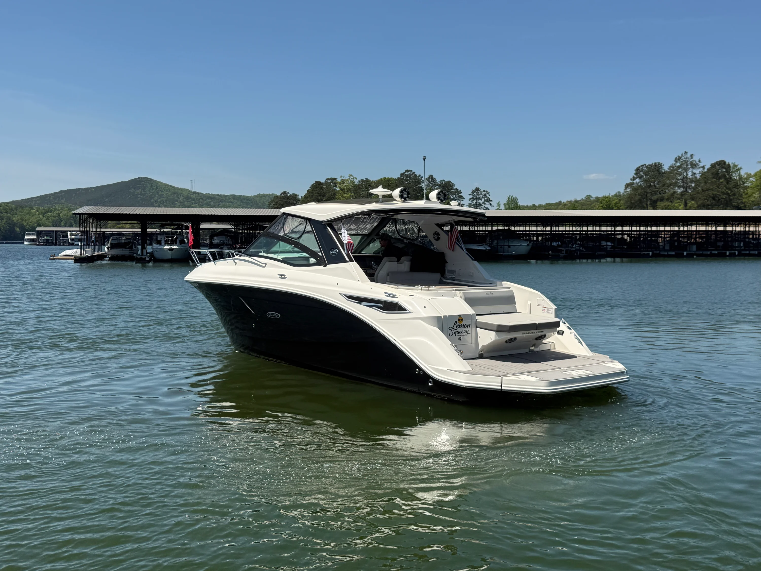2021 Sea Ray 320 SUNDANCER Image Thumbnail #17