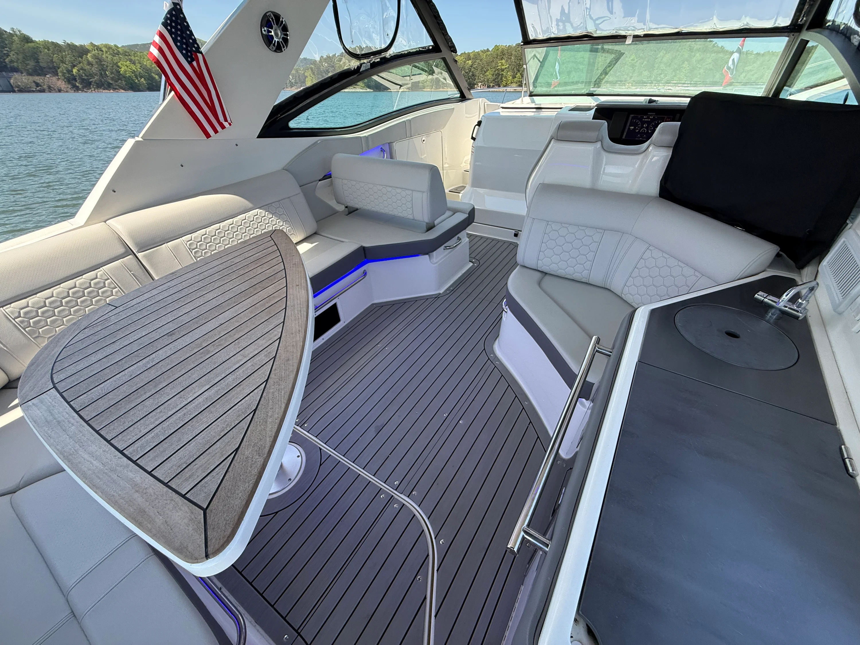 2021 Sea Ray 320 SUNDANCER Image Thumbnail #34