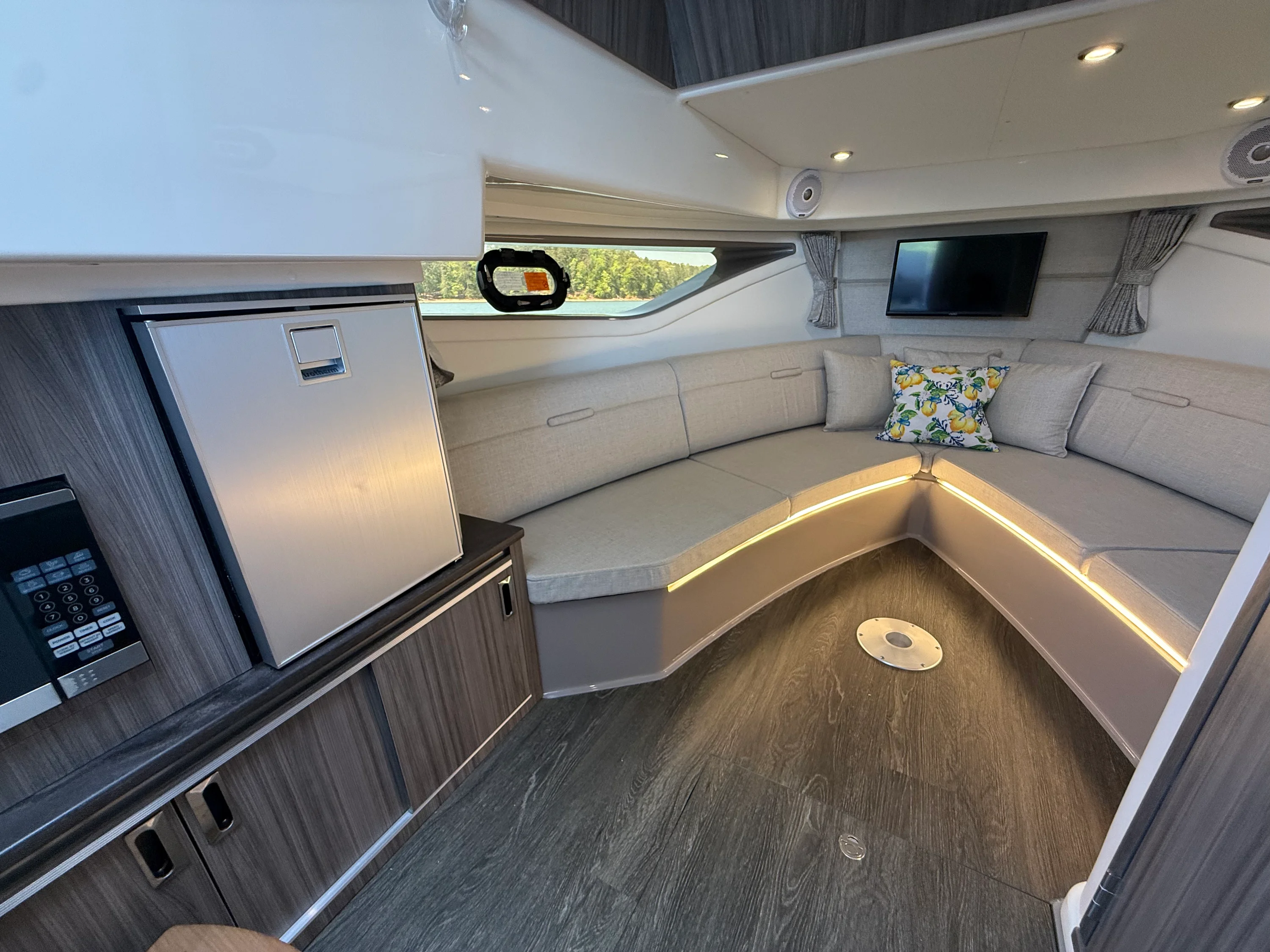 2021 Sea Ray 320 SUNDANCER Image Thumbnail #65